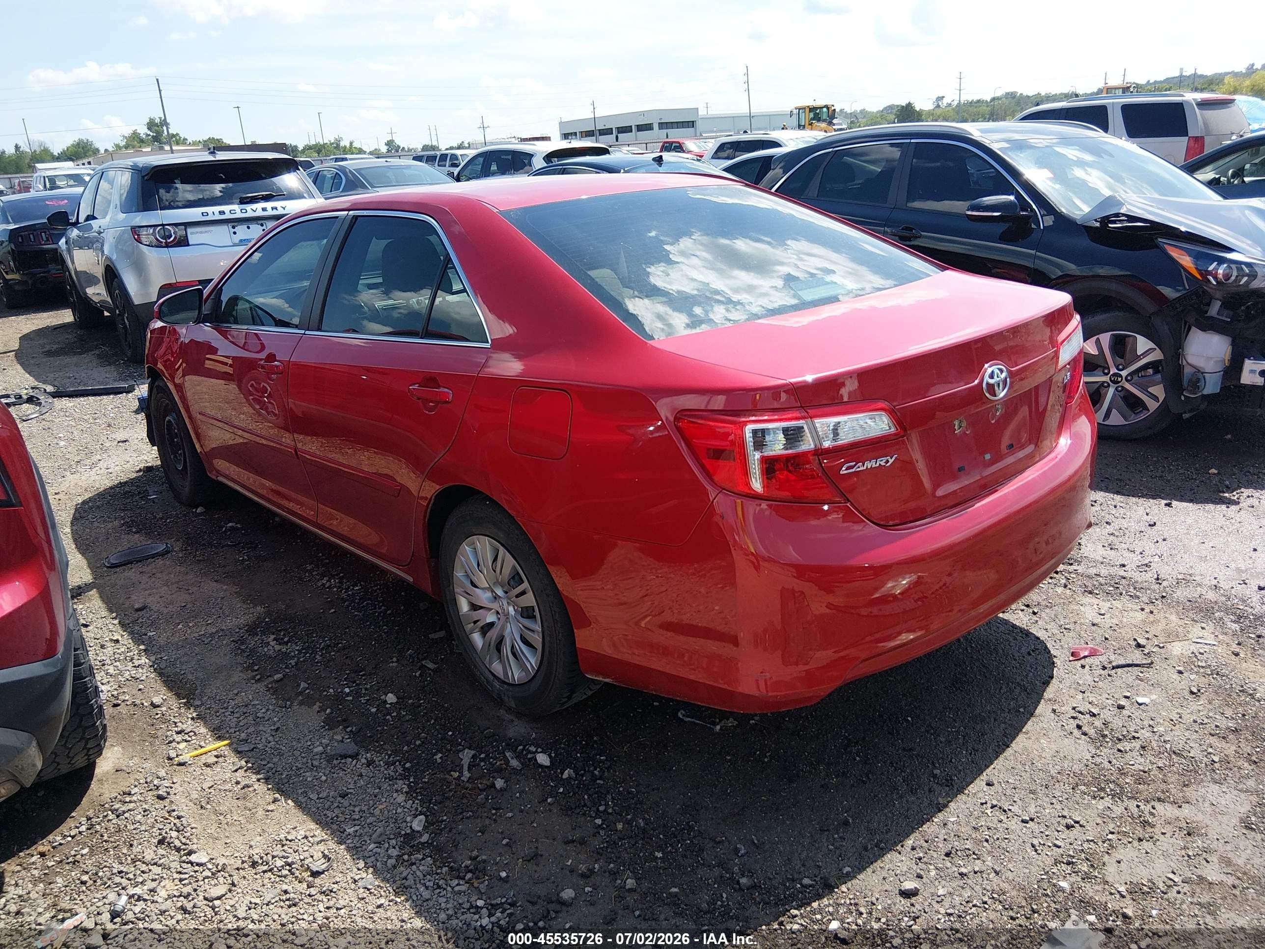 2013 Toyota Camry Le Red vin: 4T4BF1FK3DR328051