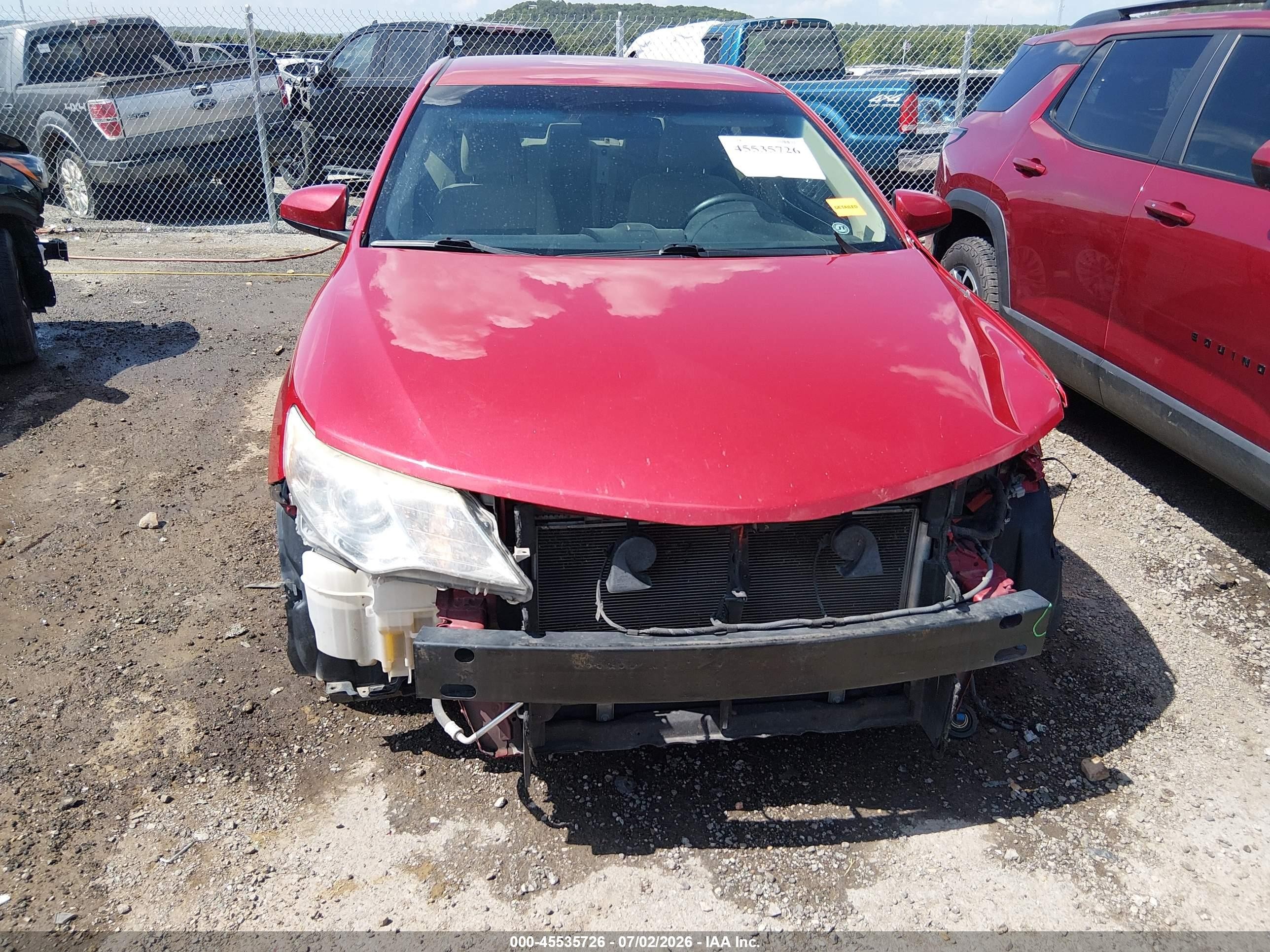 2013 Toyota Camry Le Red vin: 4T4BF1FK3DR328051