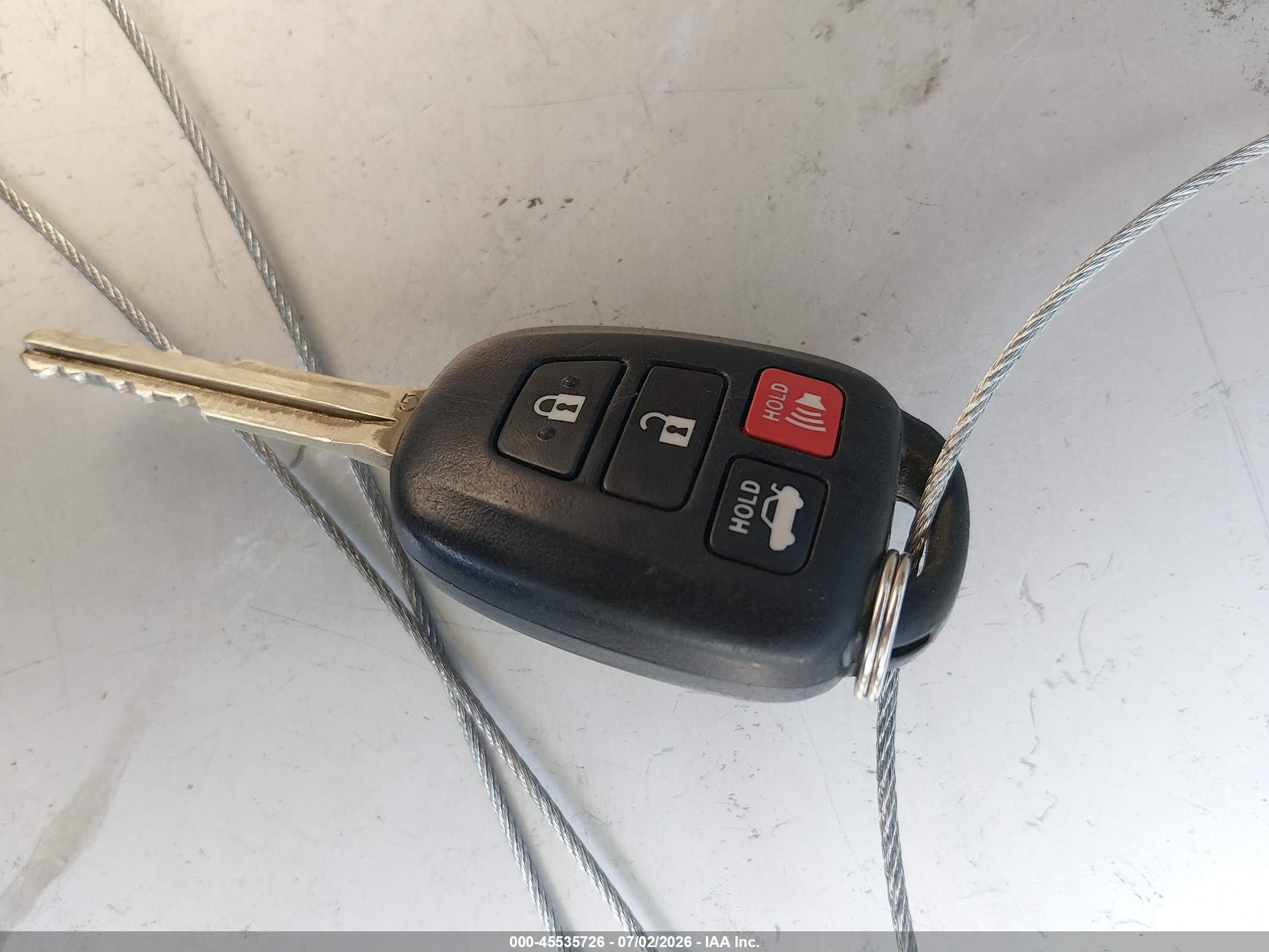 2013 Toyota Camry Le Red vin: 4T4BF1FK3DR328051