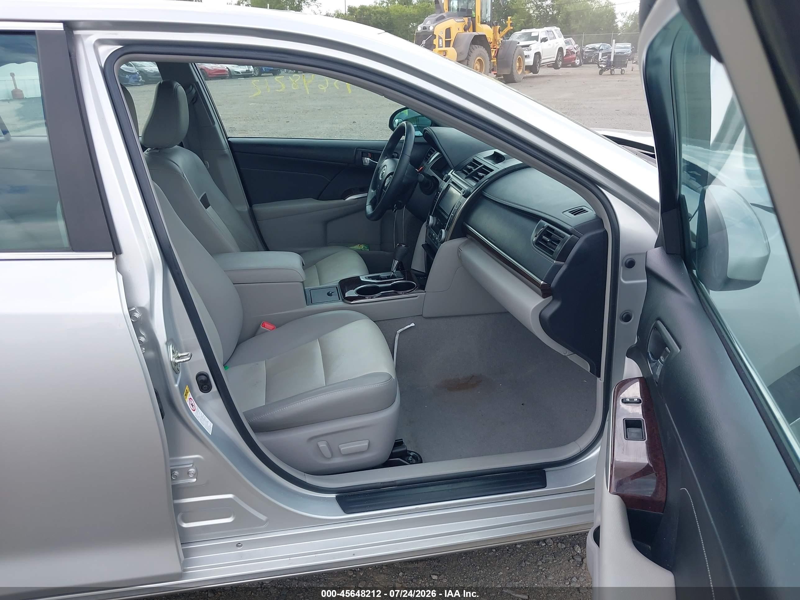 2014 Toyota Camry Xle Silver vin: 4T4BF1FK3ER338323