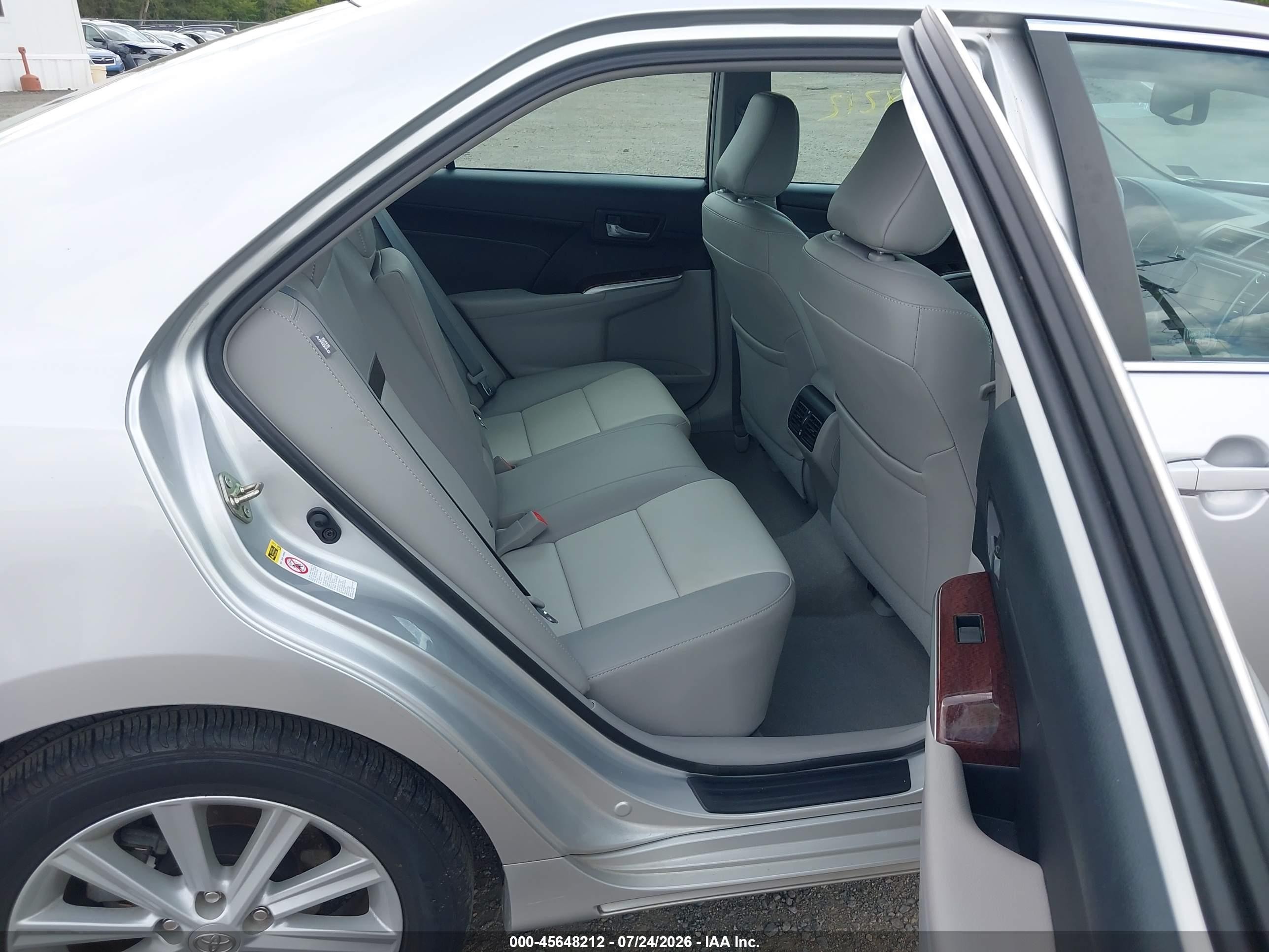 2014 Toyota Camry Xle Silver vin: 4T4BF1FK3ER338323