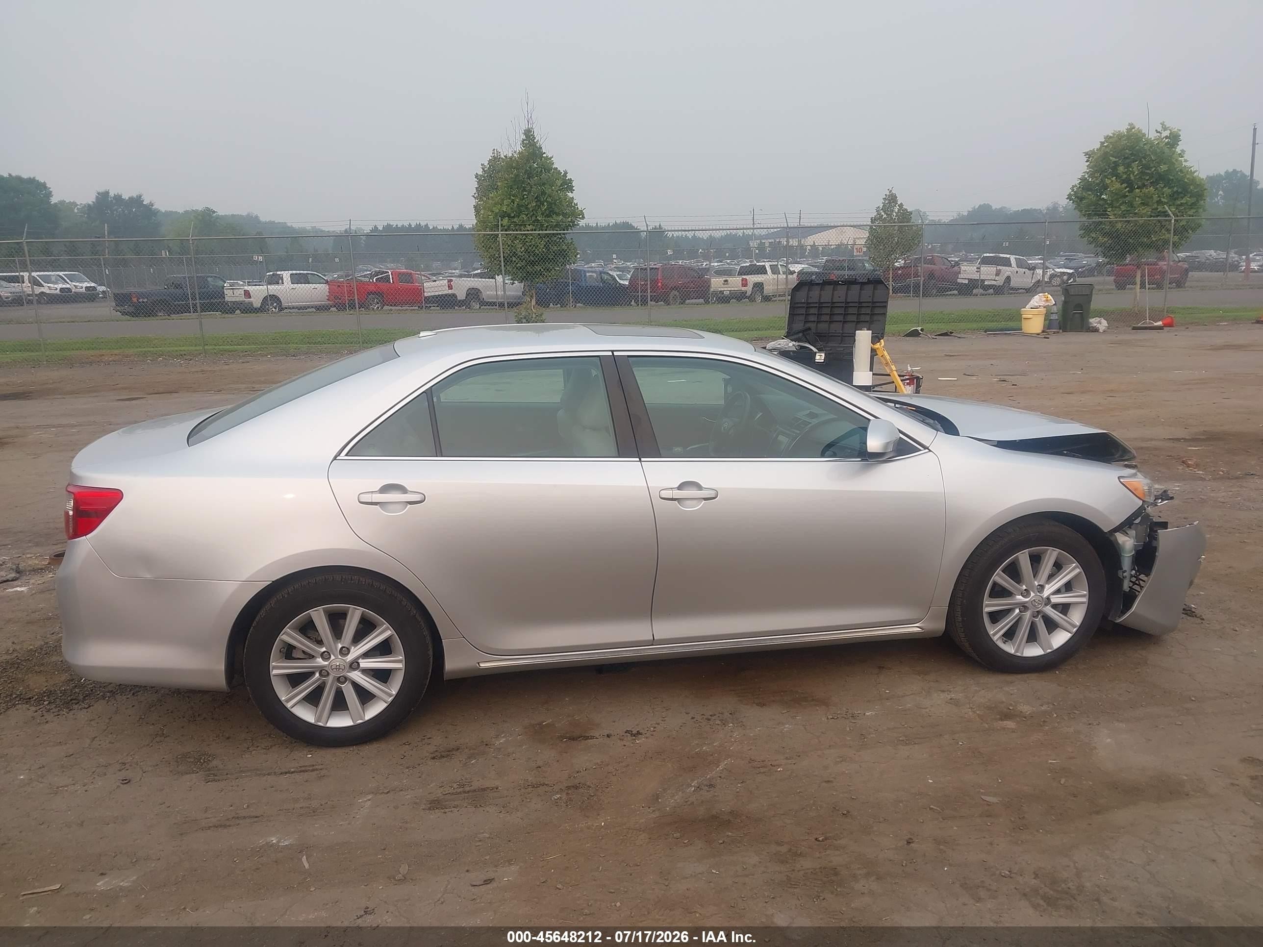 2014 Toyota Camry Xle Silver vin: 4T4BF1FK3ER338323