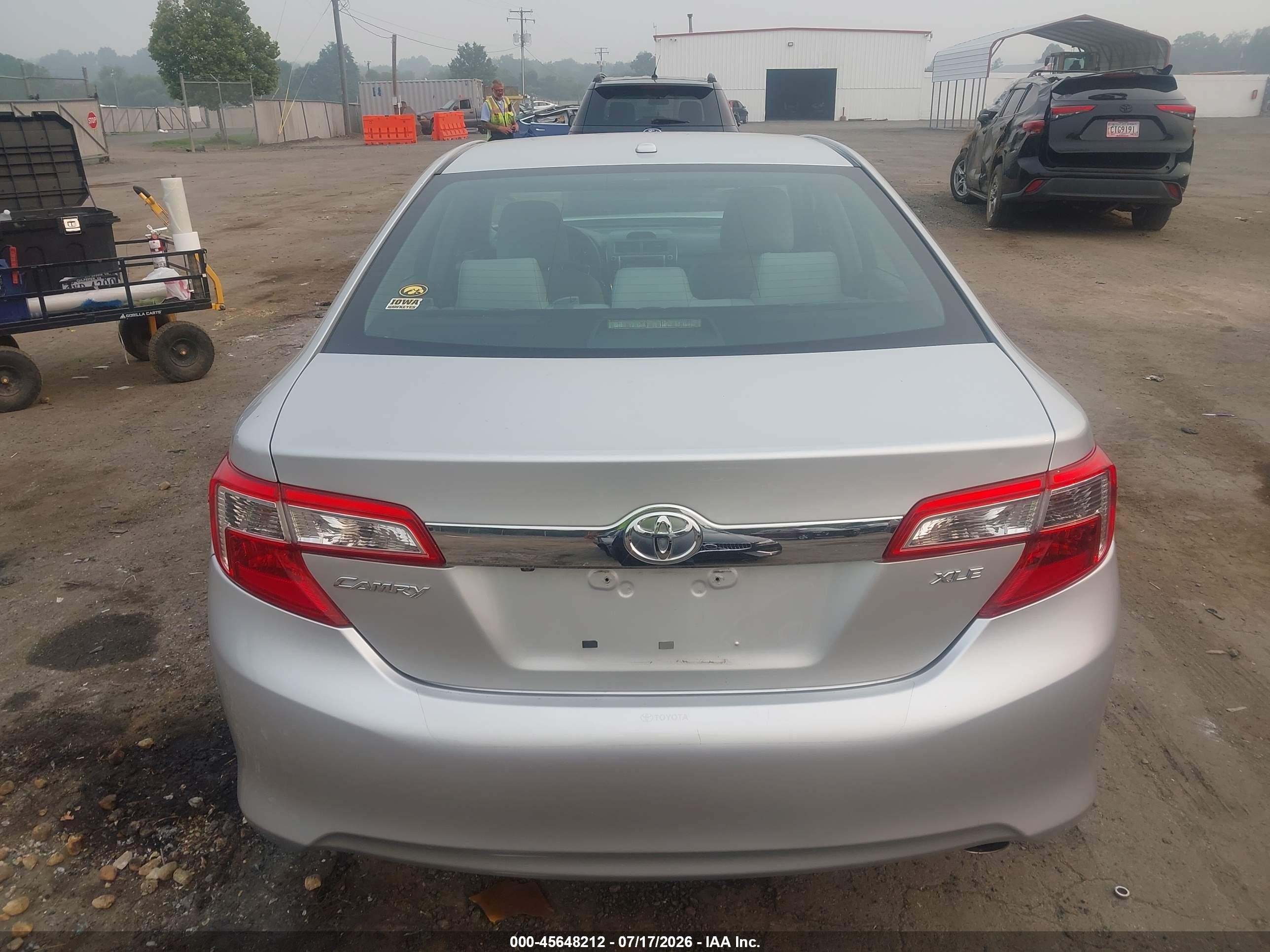 2014 Toyota Camry Xle Silver vin: 4T4BF1FK3ER338323