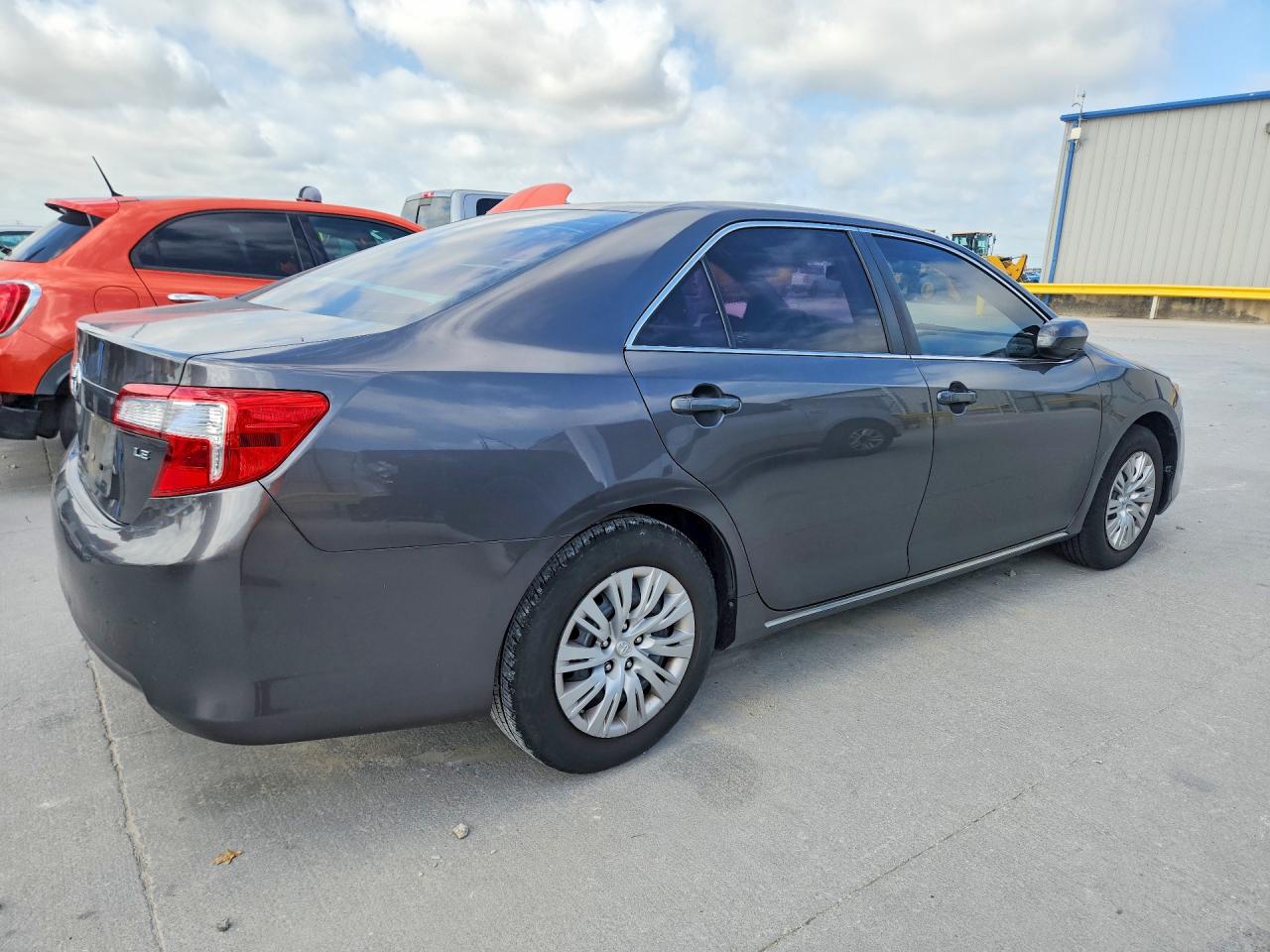 2014 Toyota Camry Le Gray vin: 4T4BF1FK3ER368924