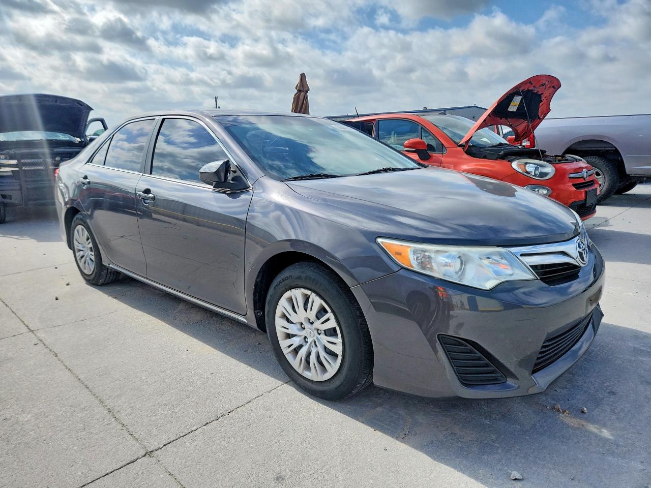 2014 Toyota Camry Le Gray vin: 4T4BF1FK3ER368924