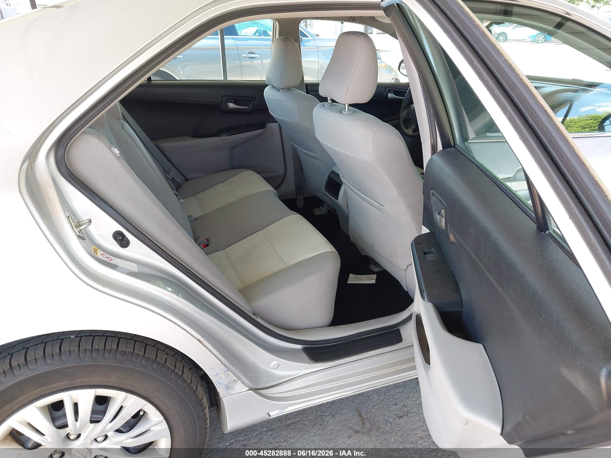 2014 Toyota Camry Le Silver vin: 4T4BF1FK3ER374948