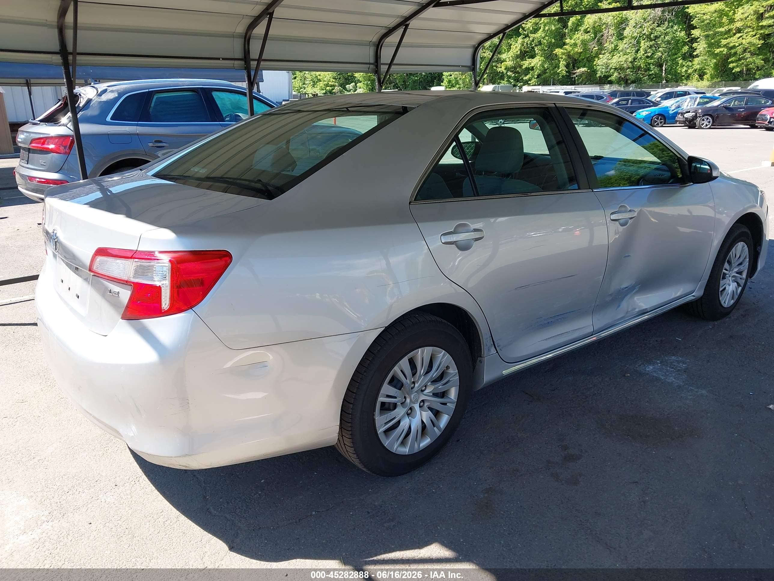 2014 Toyota Camry Le Silver vin: 4T4BF1FK3ER374948