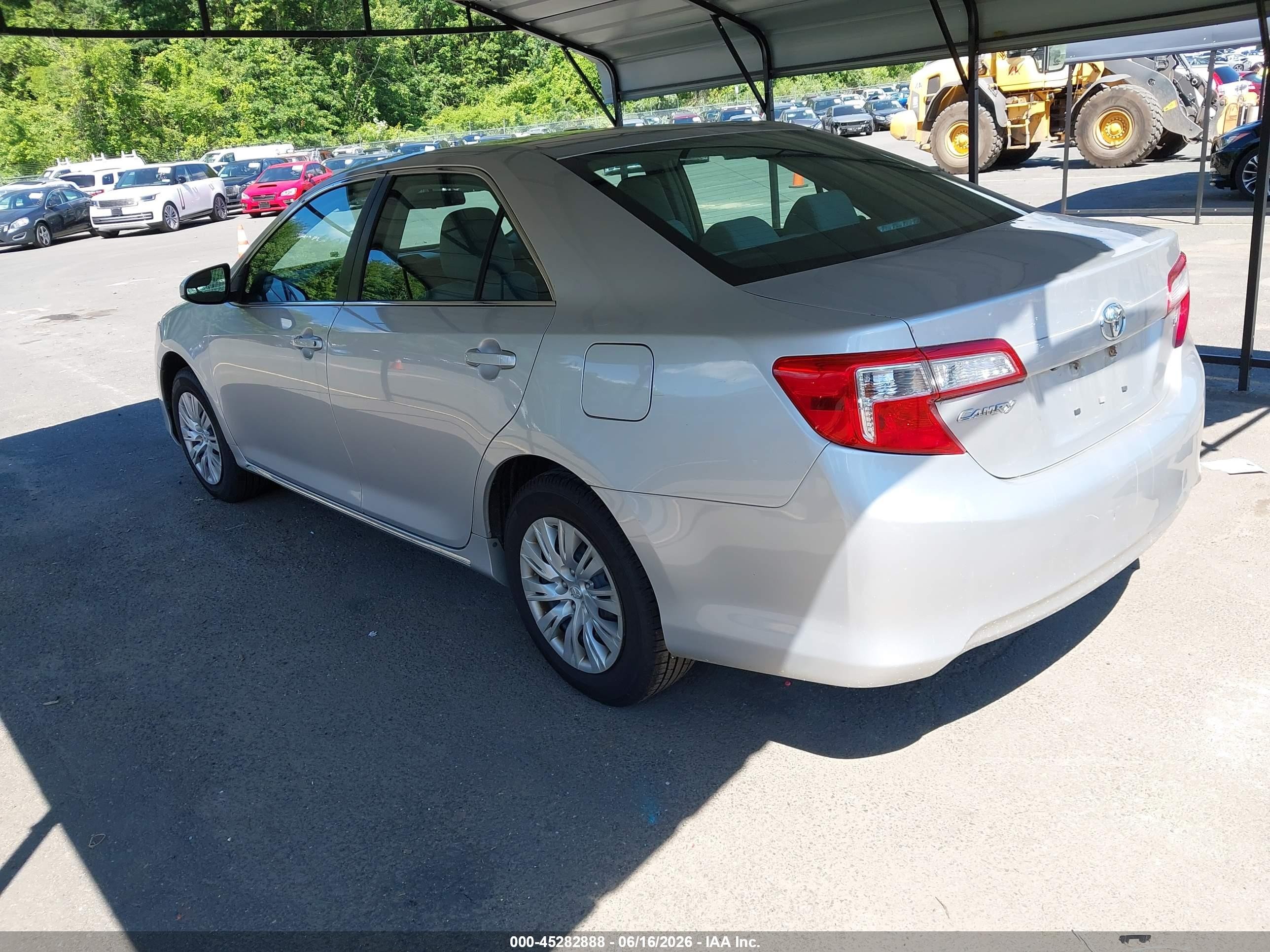 2014 Toyota Camry Le Silver vin: 4T4BF1FK3ER374948