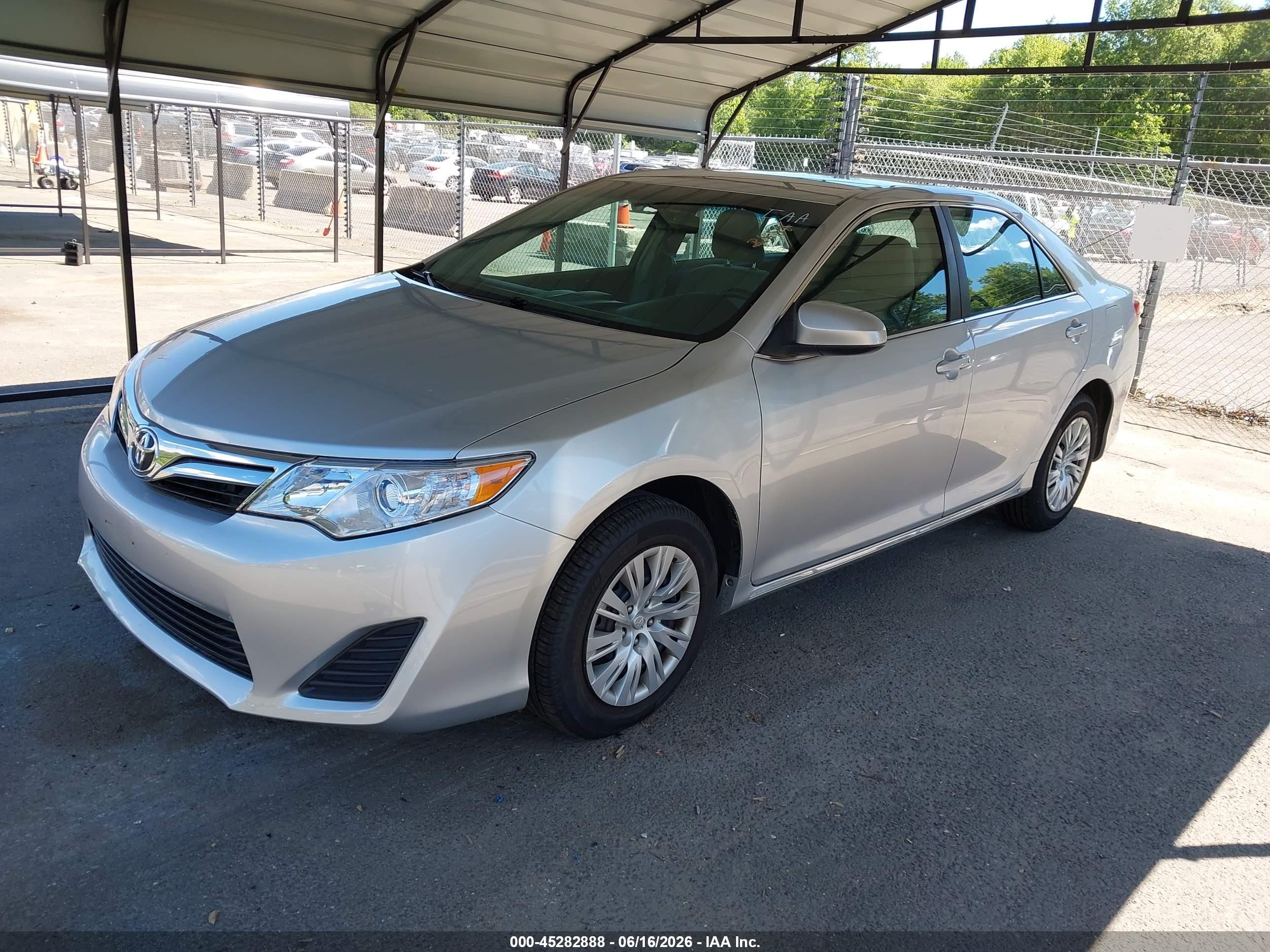2014 Toyota Camry Le Silver vin: 4T4BF1FK3ER374948