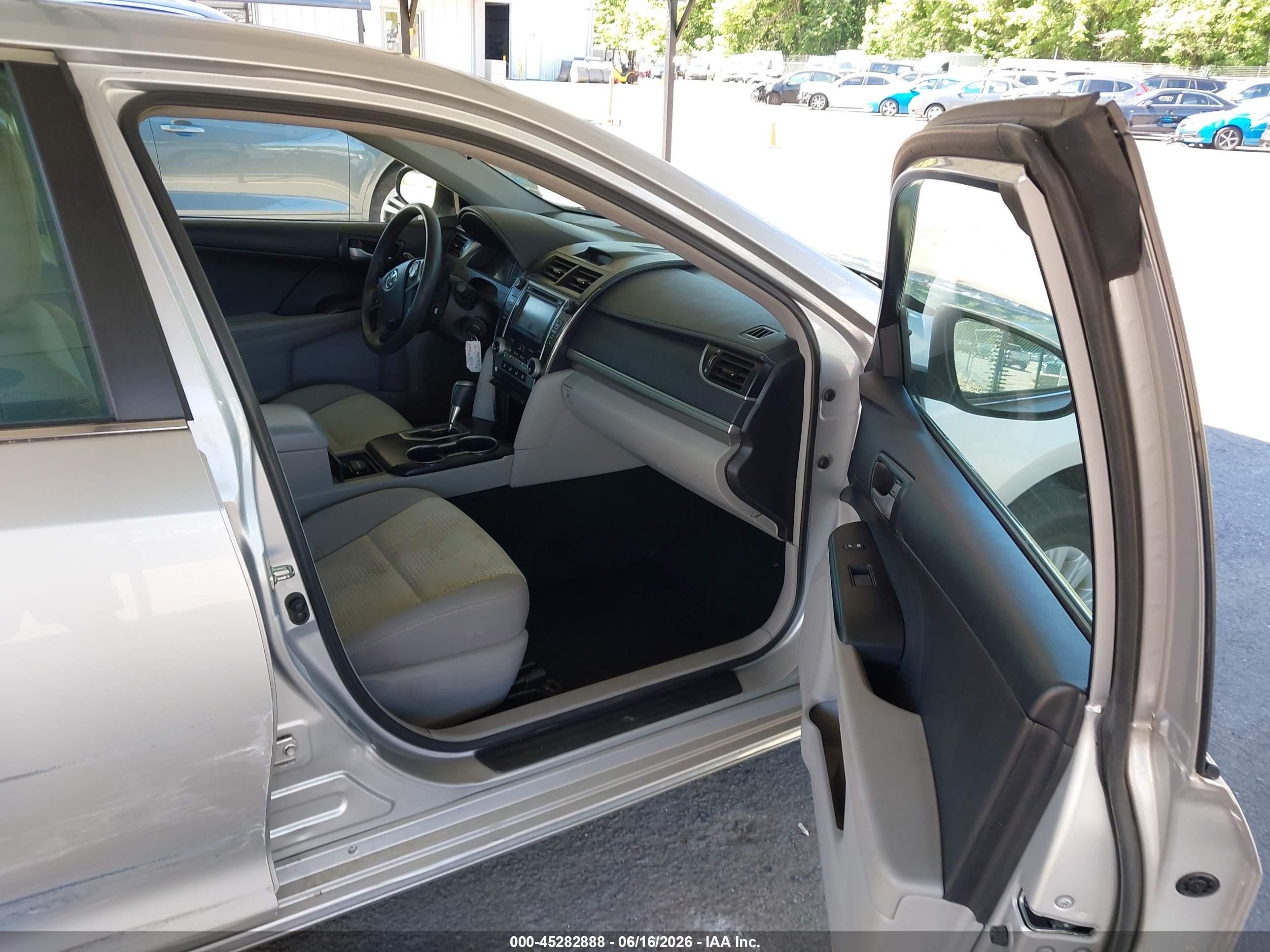2014 Toyota Camry Le Silver vin: 4T4BF1FK3ER374948