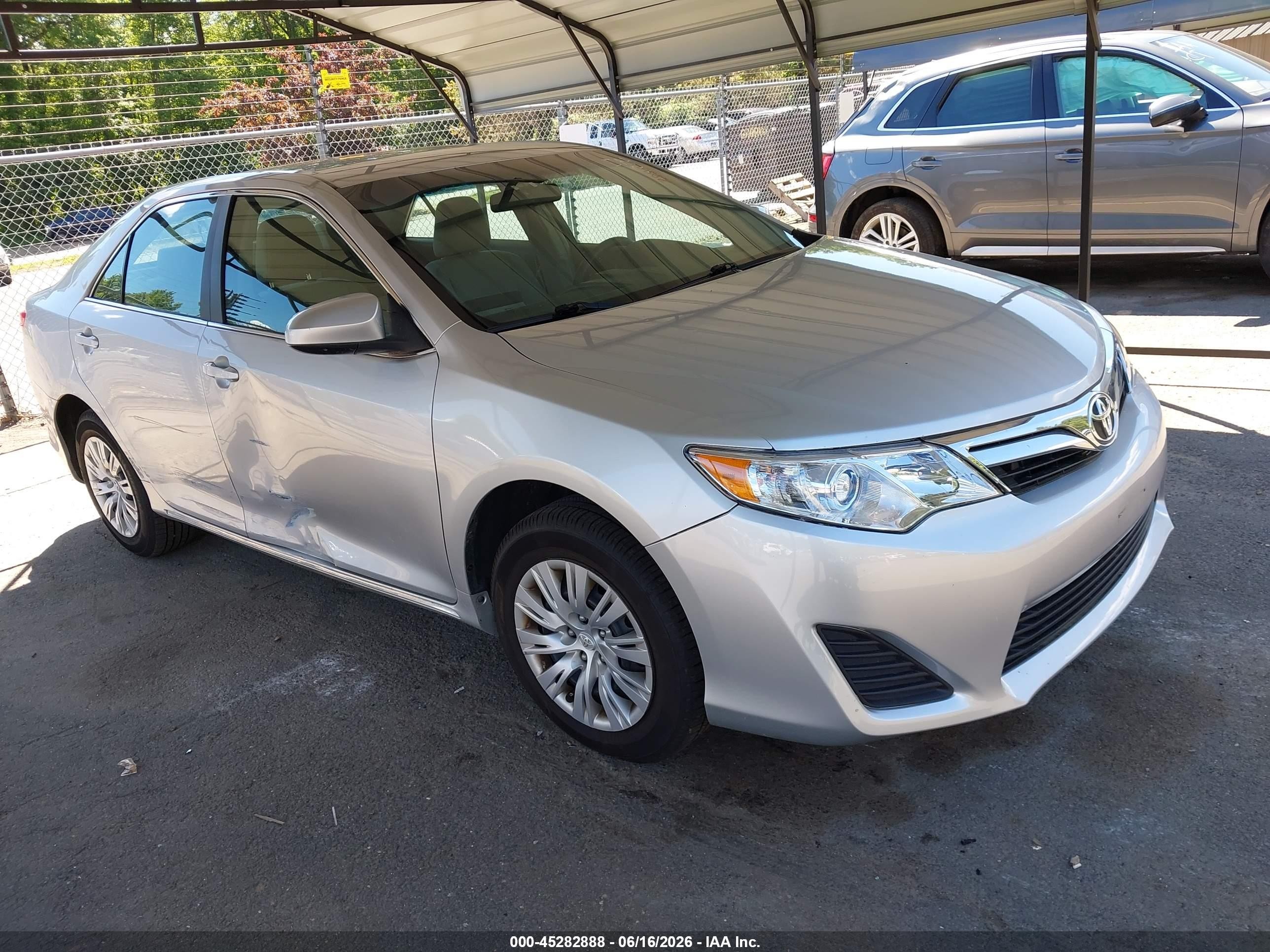 2014 Toyota Camry Le Silver vin: 4T4BF1FK3ER374948