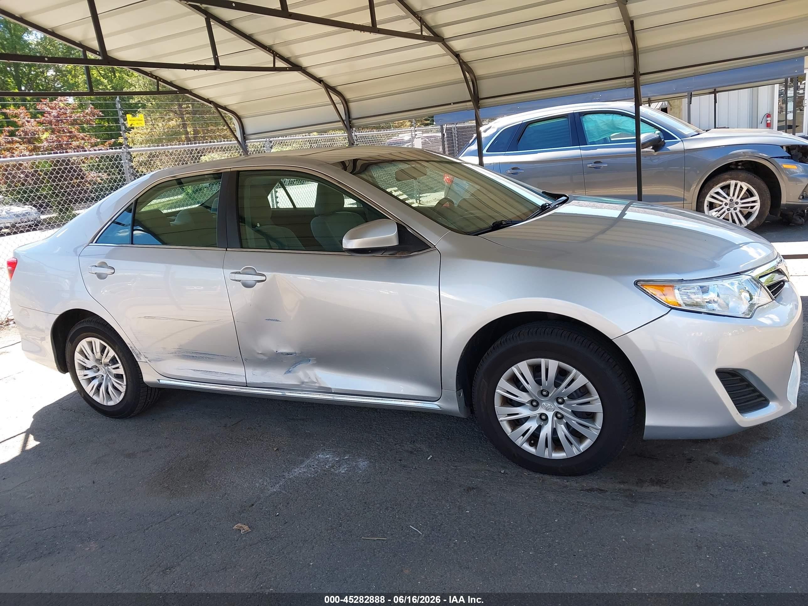 2014 Toyota Camry Le Silver vin: 4T4BF1FK3ER374948
