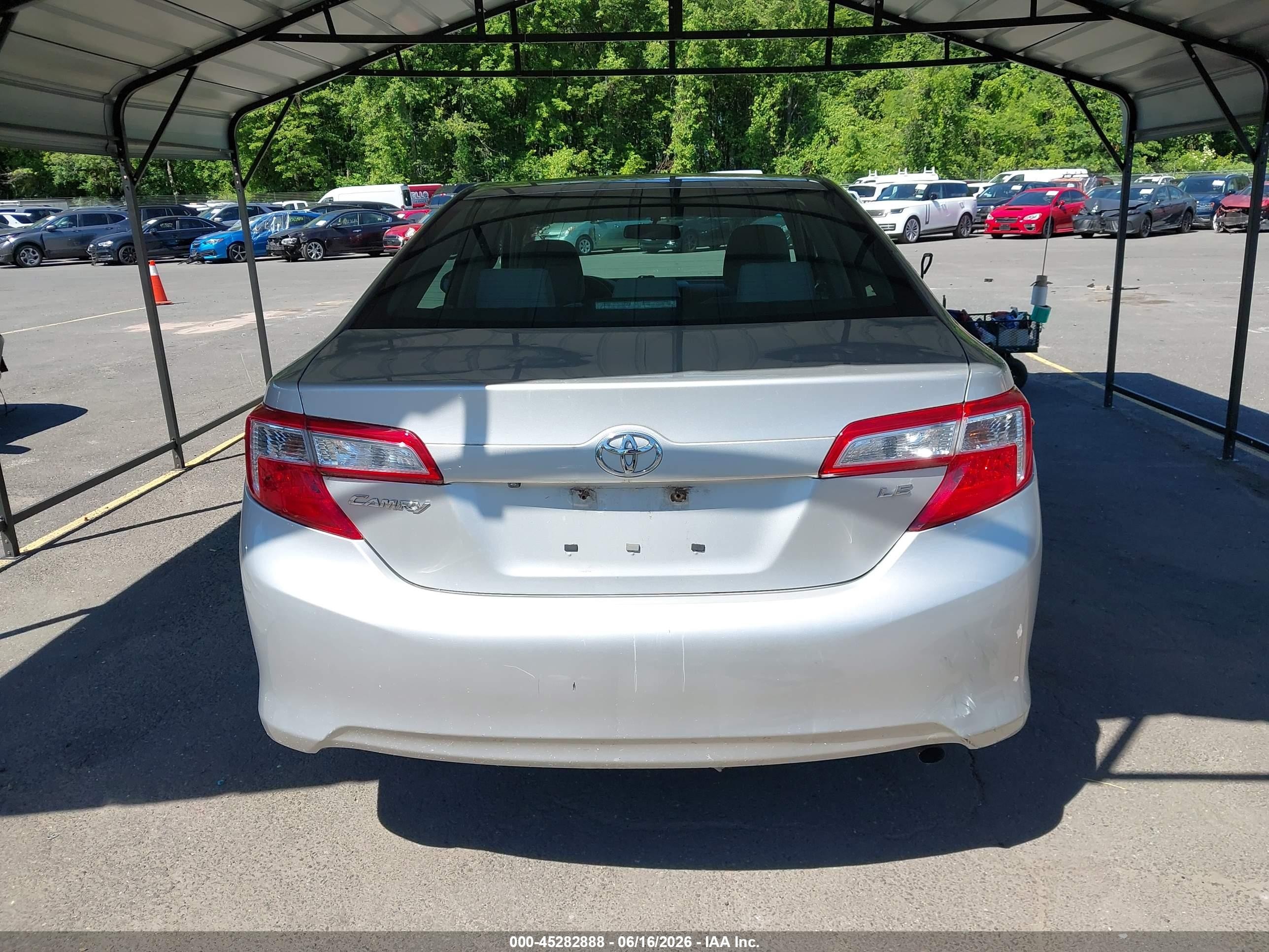 2014 Toyota Camry Le Silver vin: 4T4BF1FK3ER374948