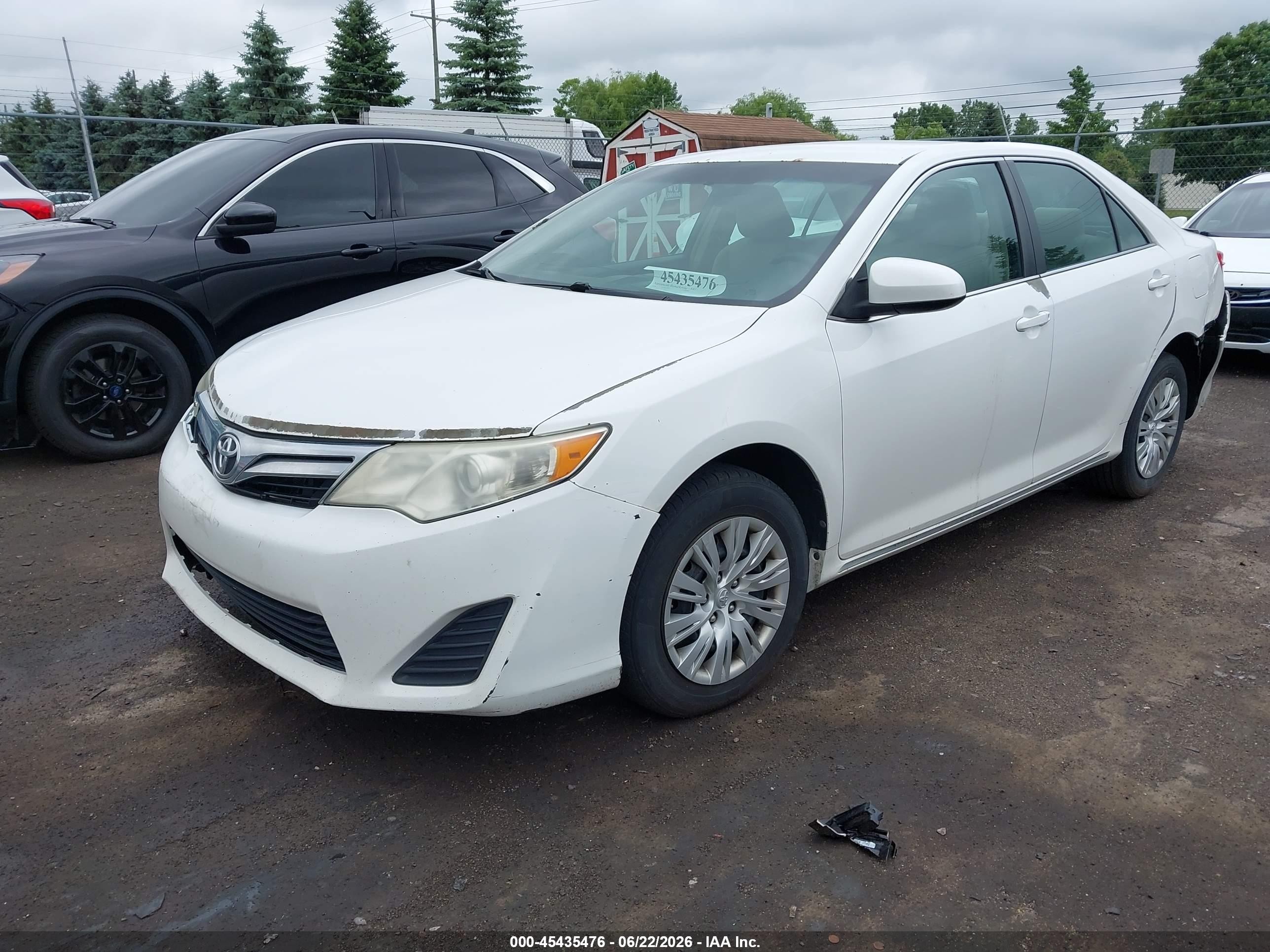 2014 Toyota Camry Le White vin: 4T4BF1FK3ER387621