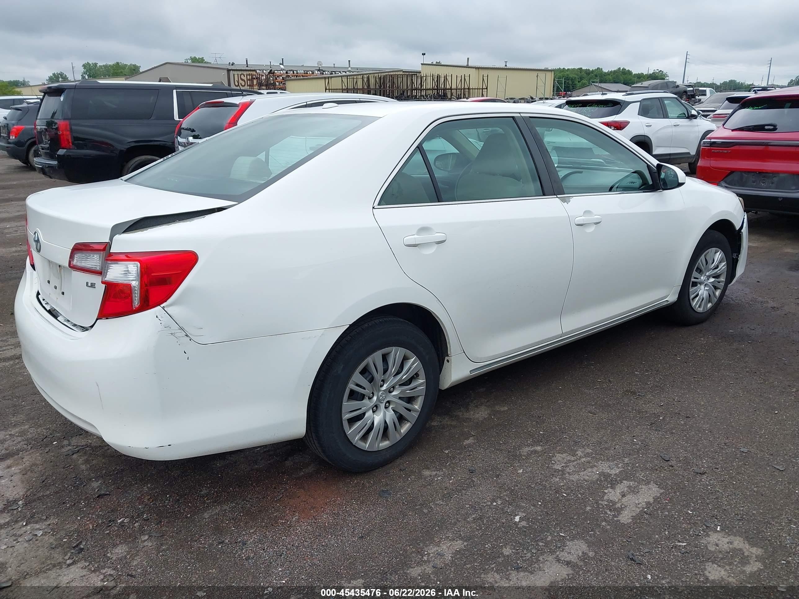 2014 Toyota Camry Le White vin: 4T4BF1FK3ER387621