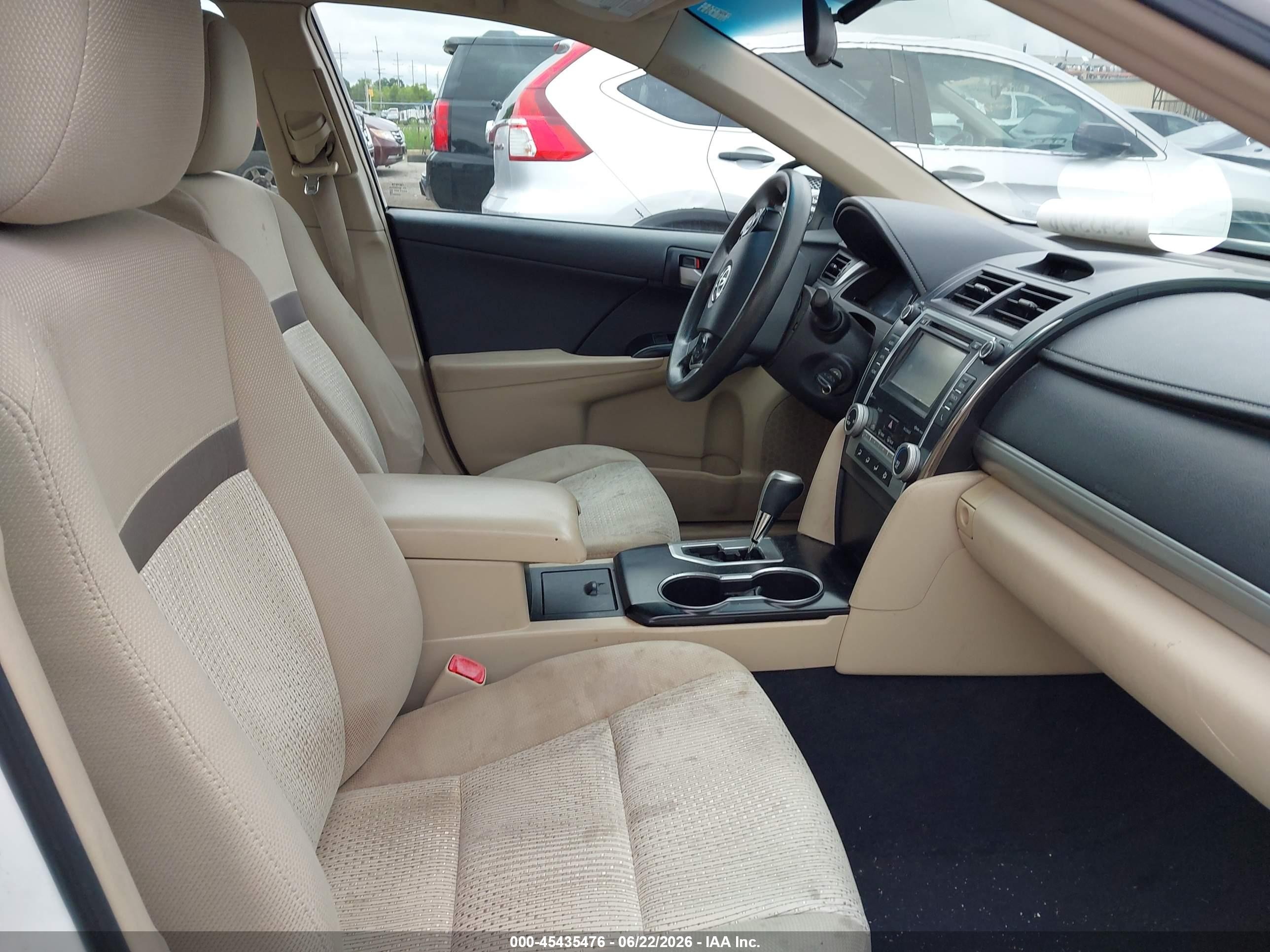 2014 Toyota Camry Le White vin: 4T4BF1FK3ER387621