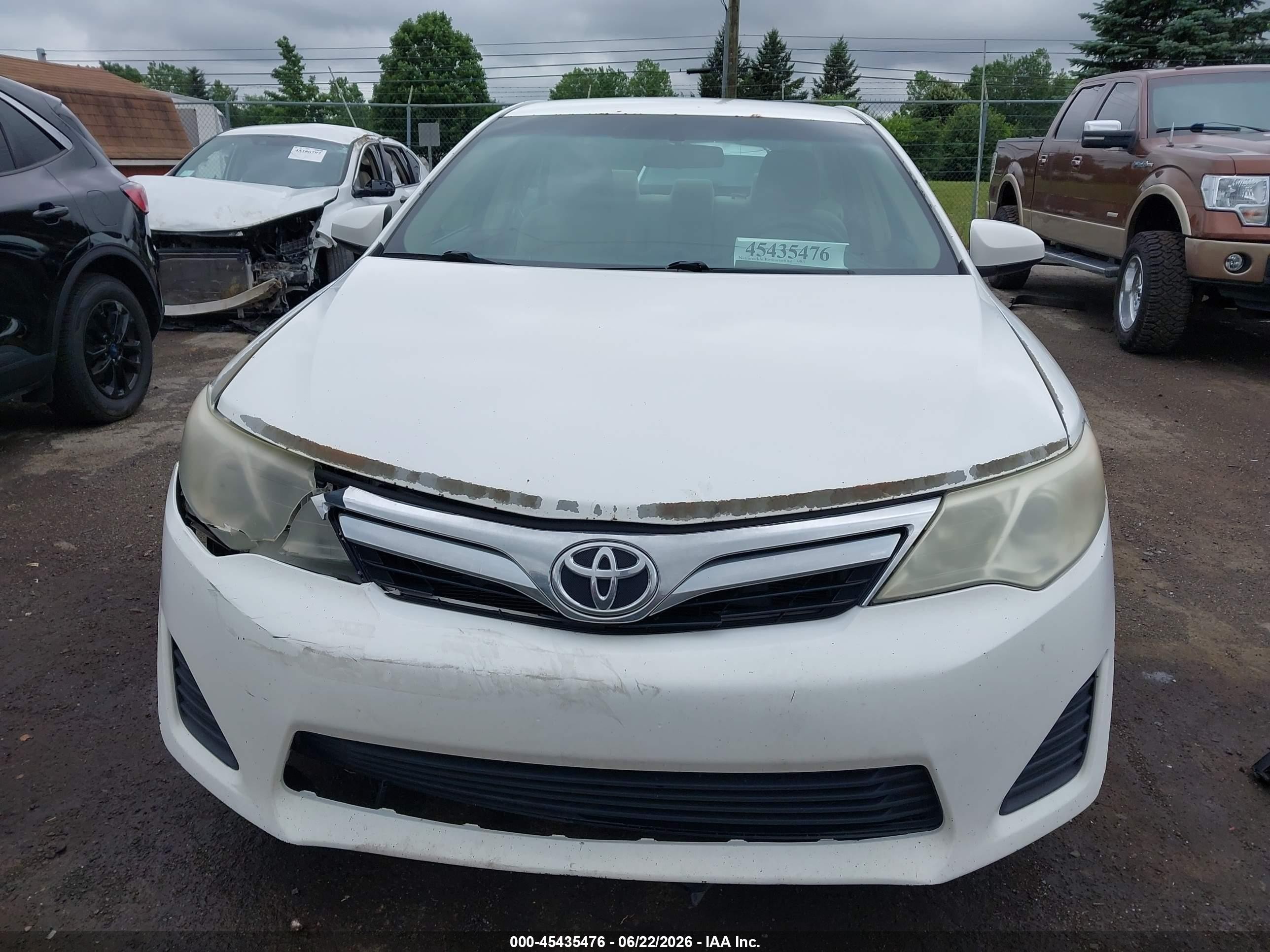 2014 Toyota Camry Le White vin: 4T4BF1FK3ER387621