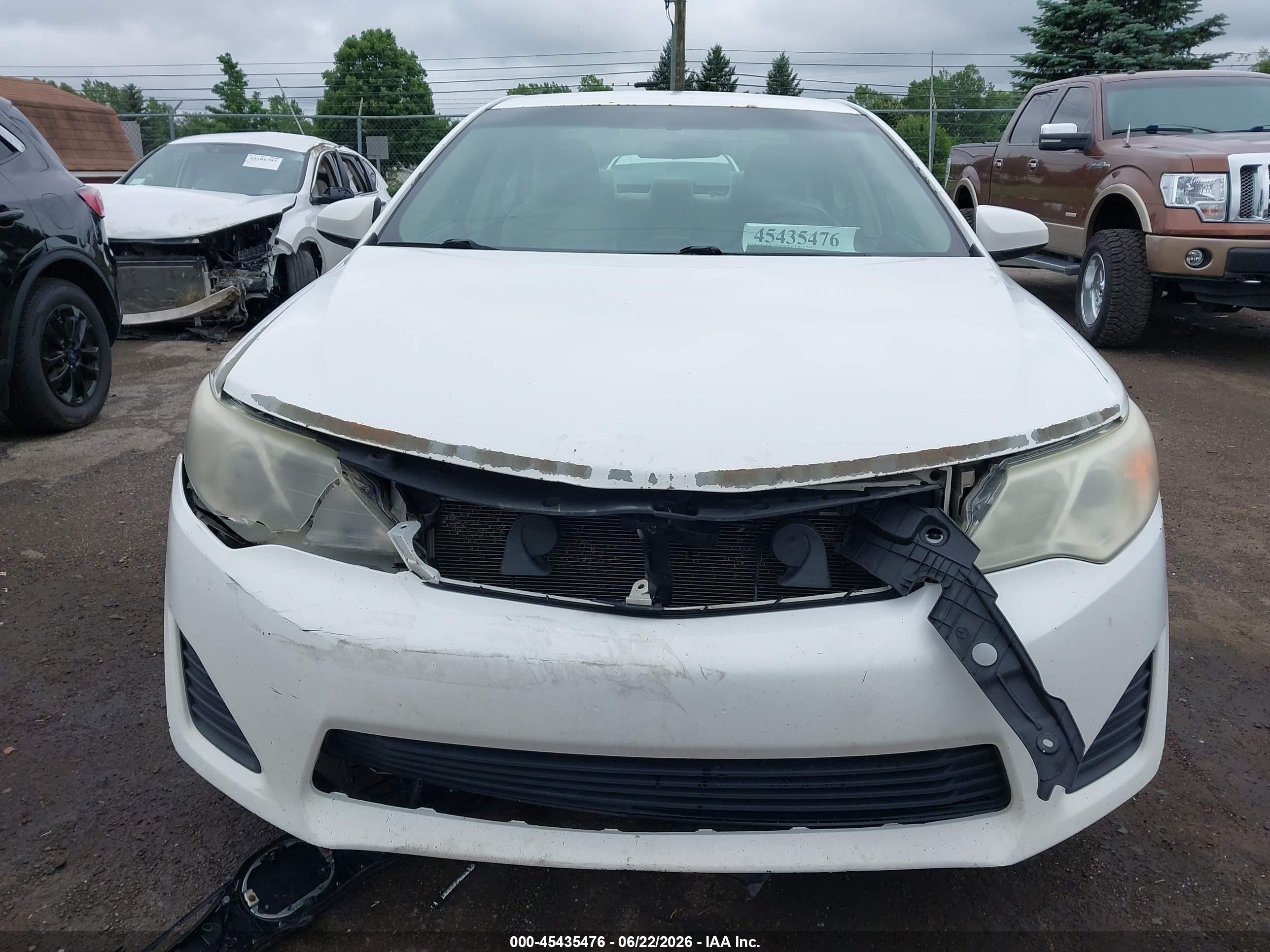 2014 Toyota Camry Le White vin: 4T4BF1FK3ER387621