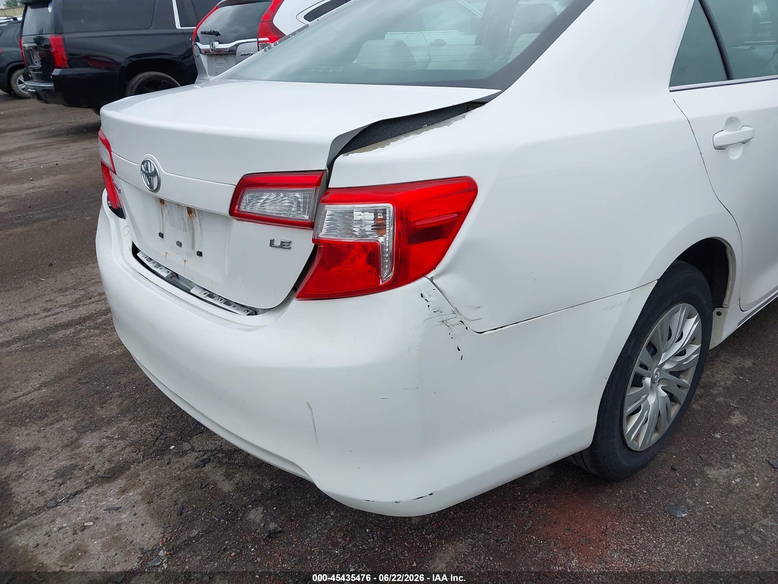2014 Toyota Camry Le White vin: 4T4BF1FK3ER387621