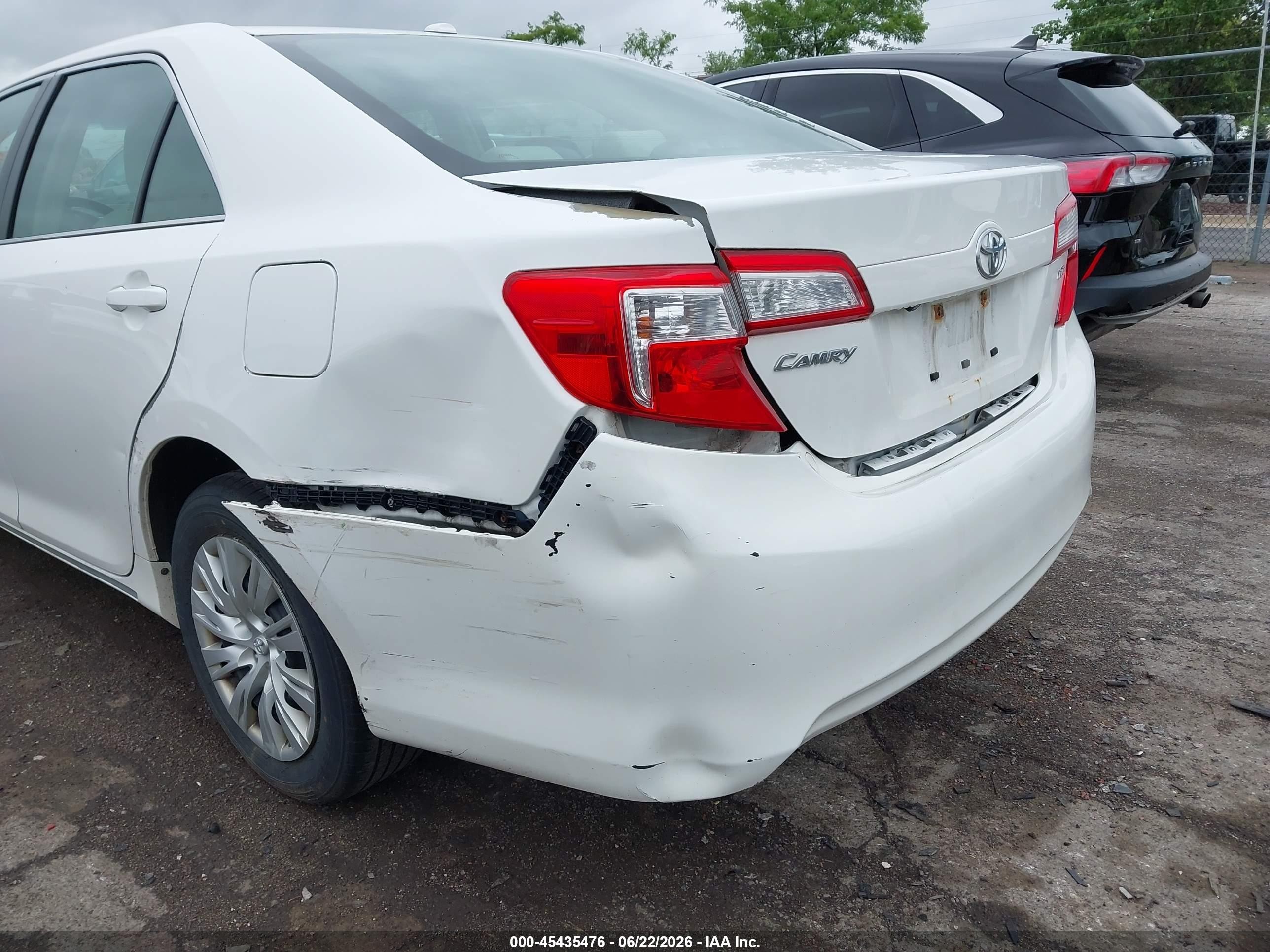 2014 Toyota Camry Le White vin: 4T4BF1FK3ER387621