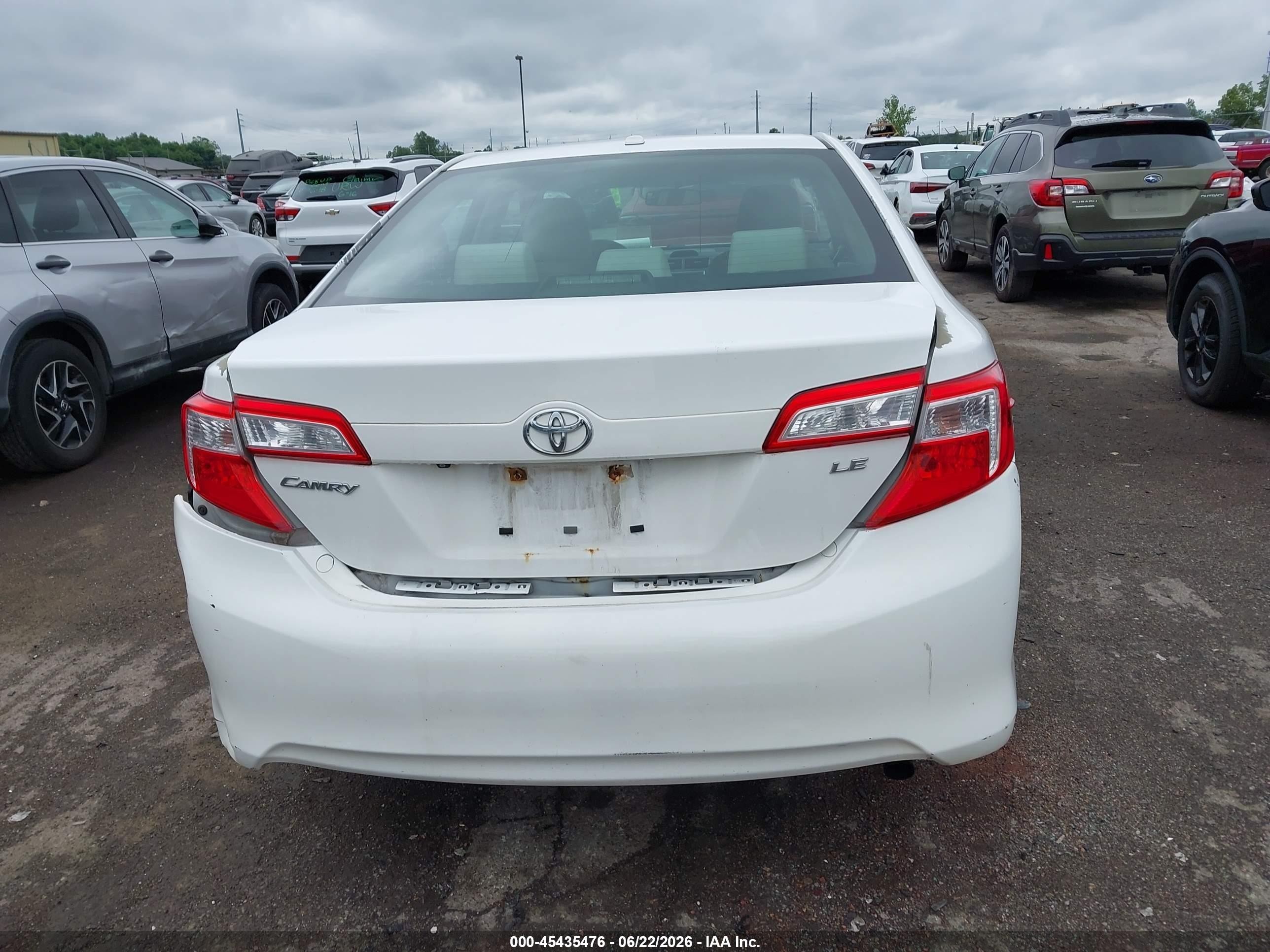 2014 Toyota Camry Le White vin: 4T4BF1FK3ER387621