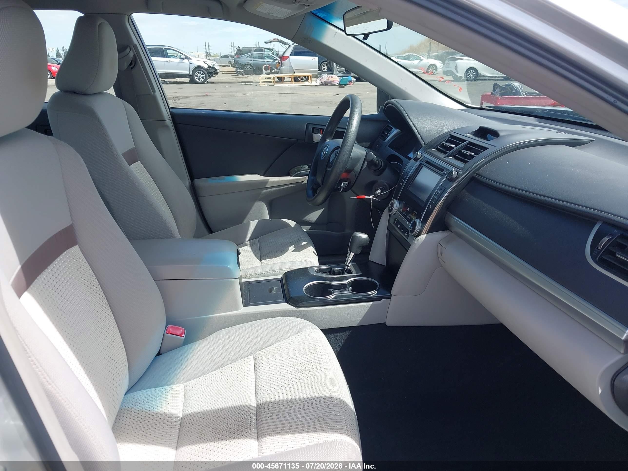 2014 Toyota Camry Le Silver vin: 4T4BF1FK3ER397520