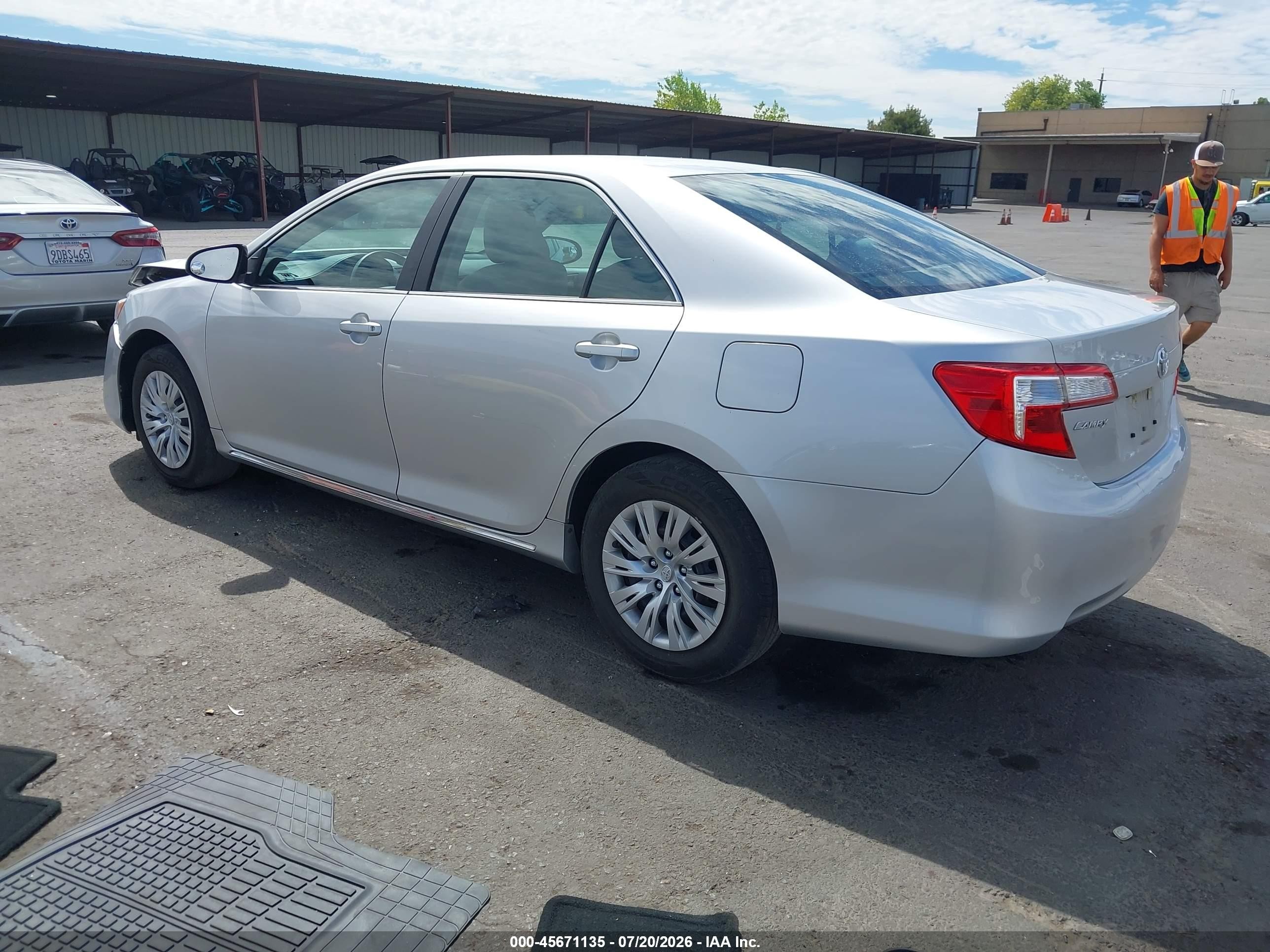 2014 Toyota Camry Le Silver vin: 4T4BF1FK3ER397520