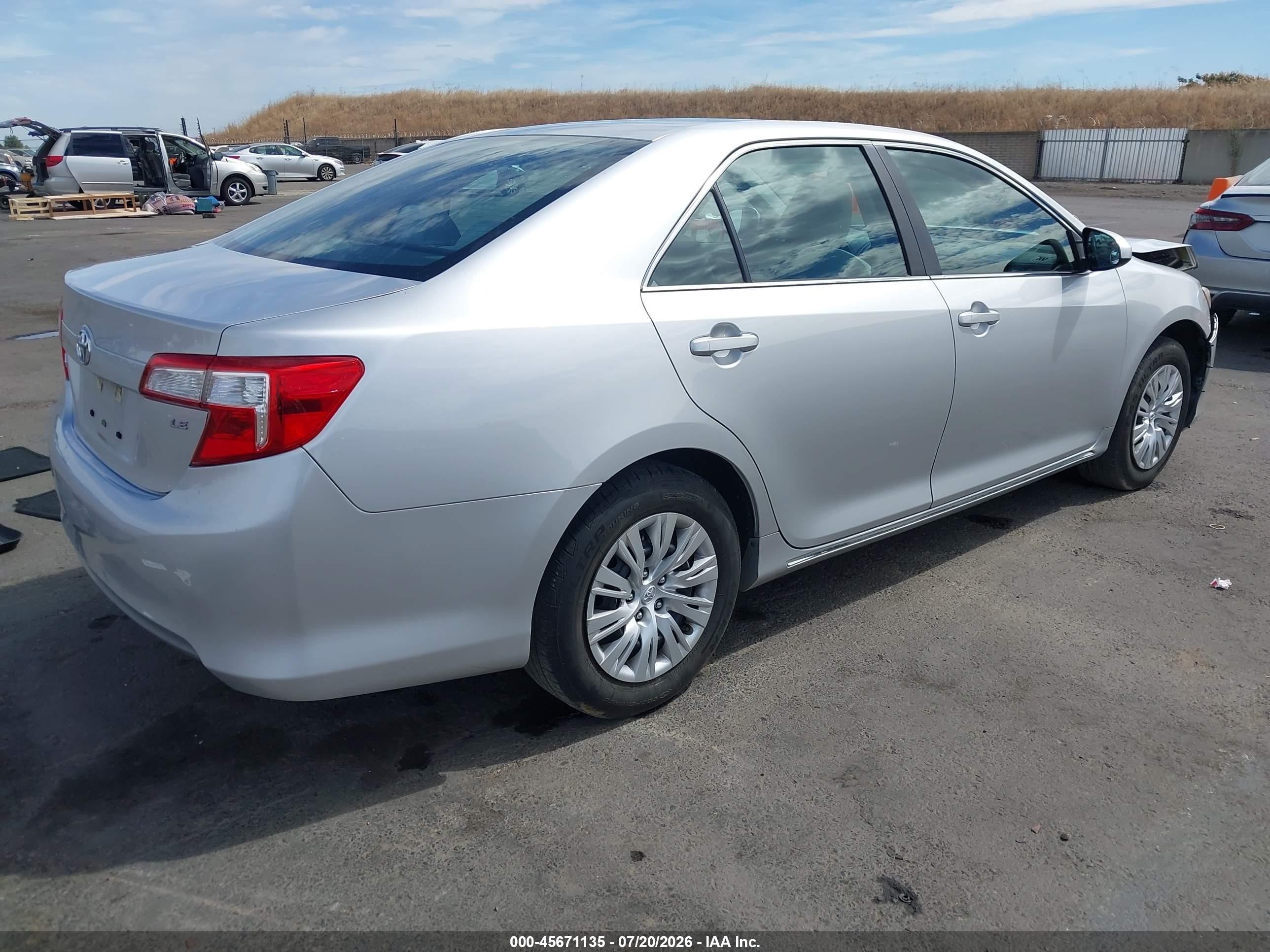 2014 Toyota Camry Le Silver vin: 4T4BF1FK3ER397520