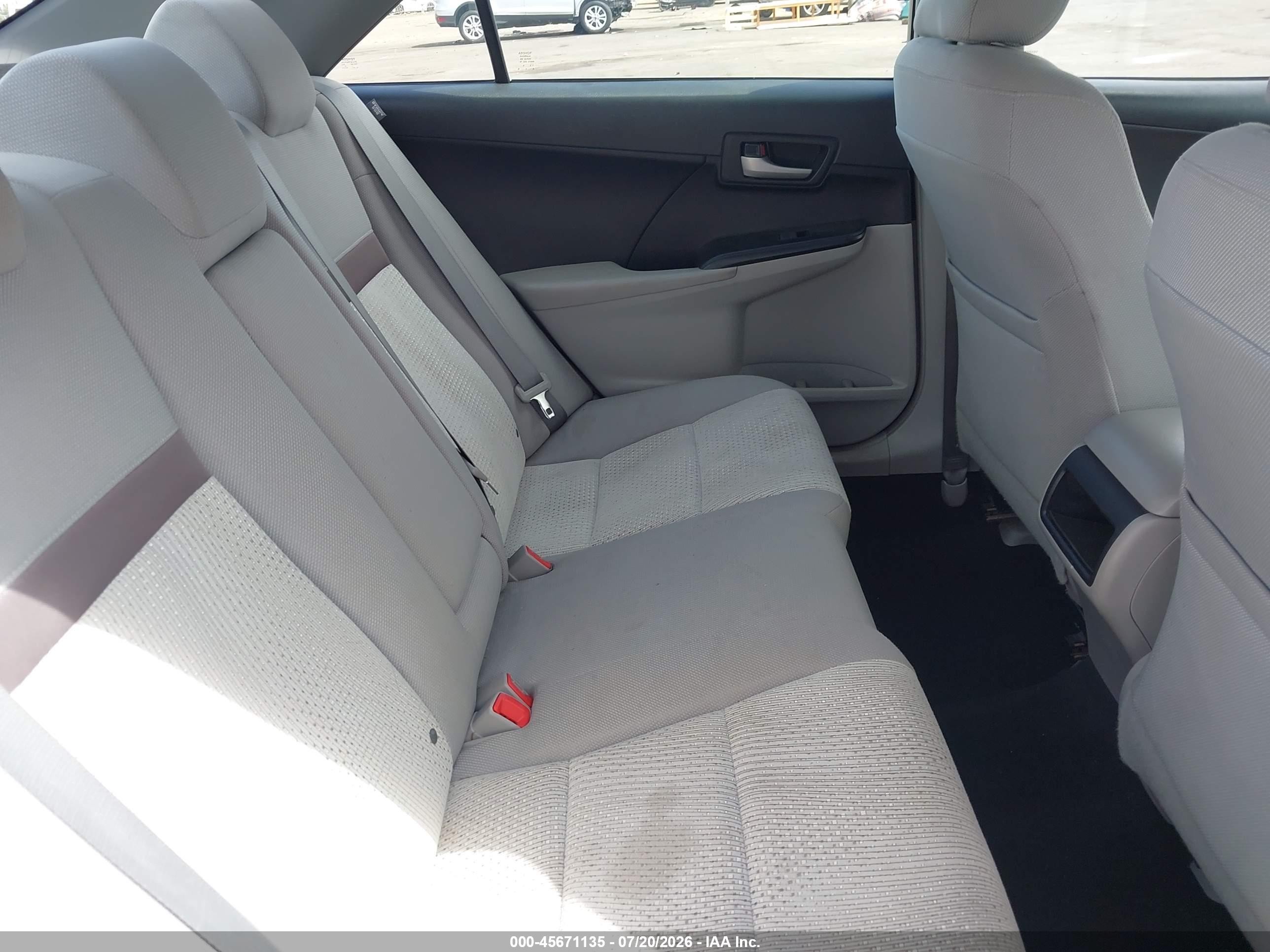 2014 Toyota Camry Le Silver vin: 4T4BF1FK3ER397520
