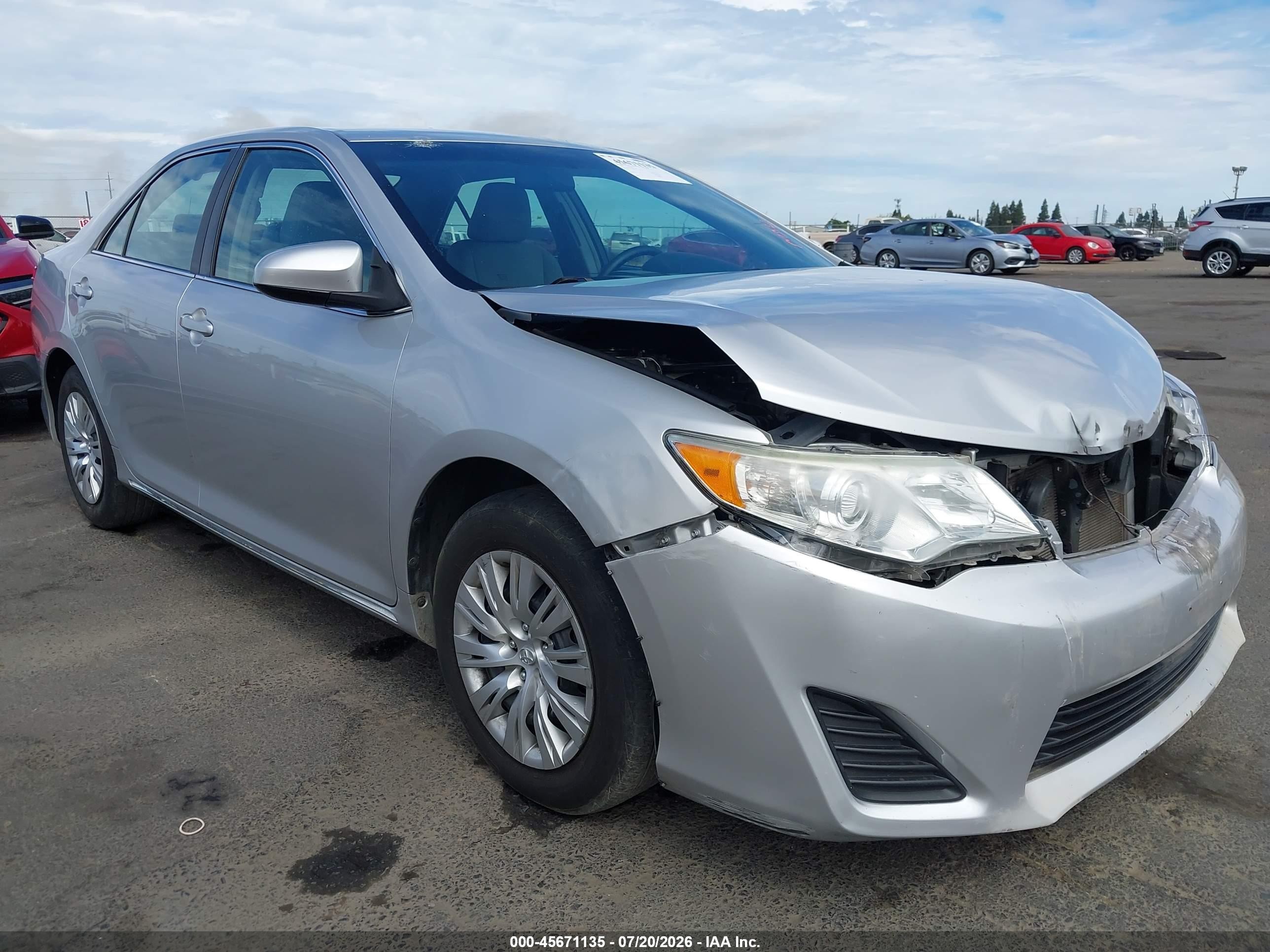 2014 Toyota Camry Le Silver vin: 4T4BF1FK3ER397520