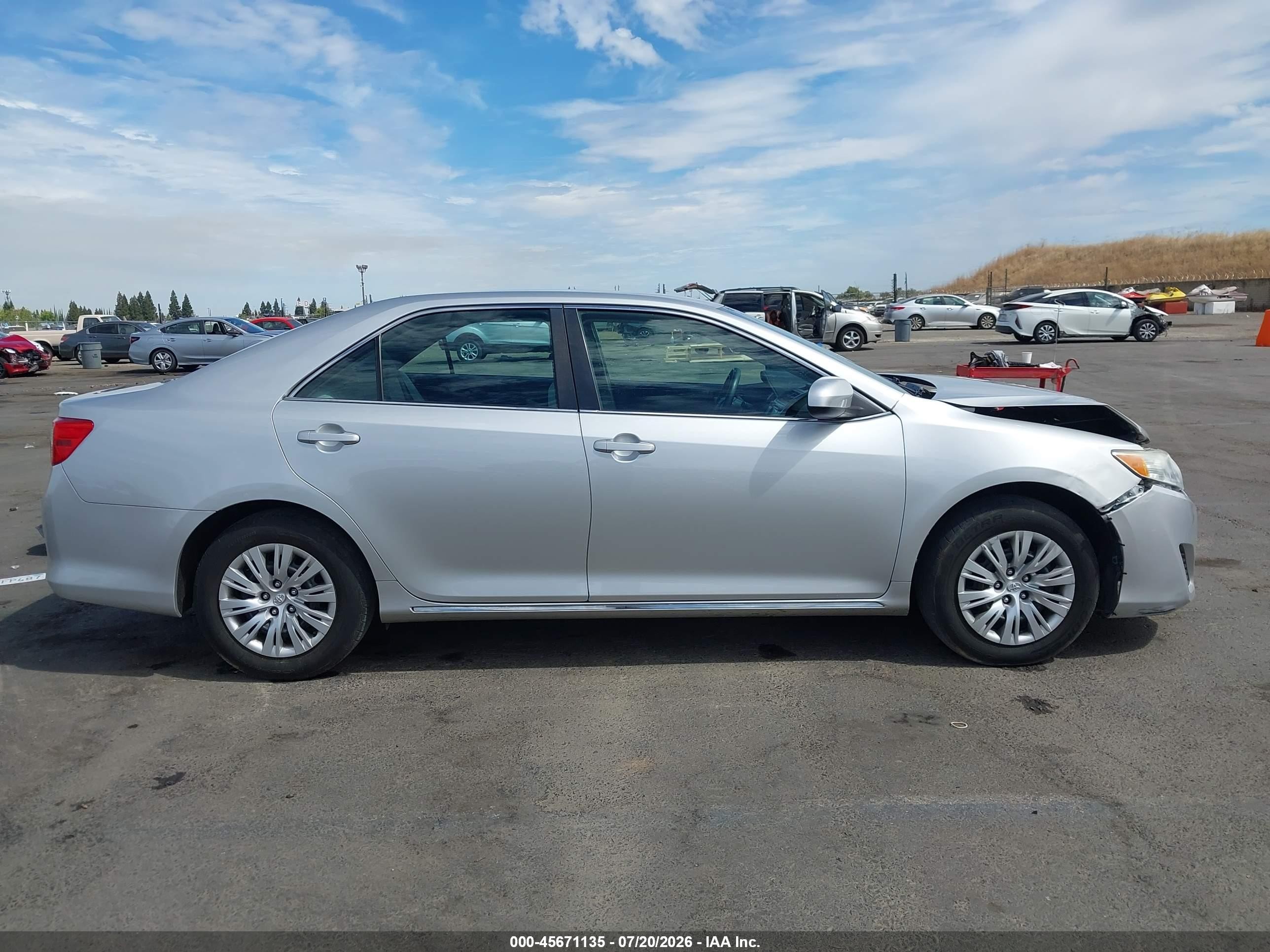 2014 Toyota Camry Le Silver vin: 4T4BF1FK3ER397520