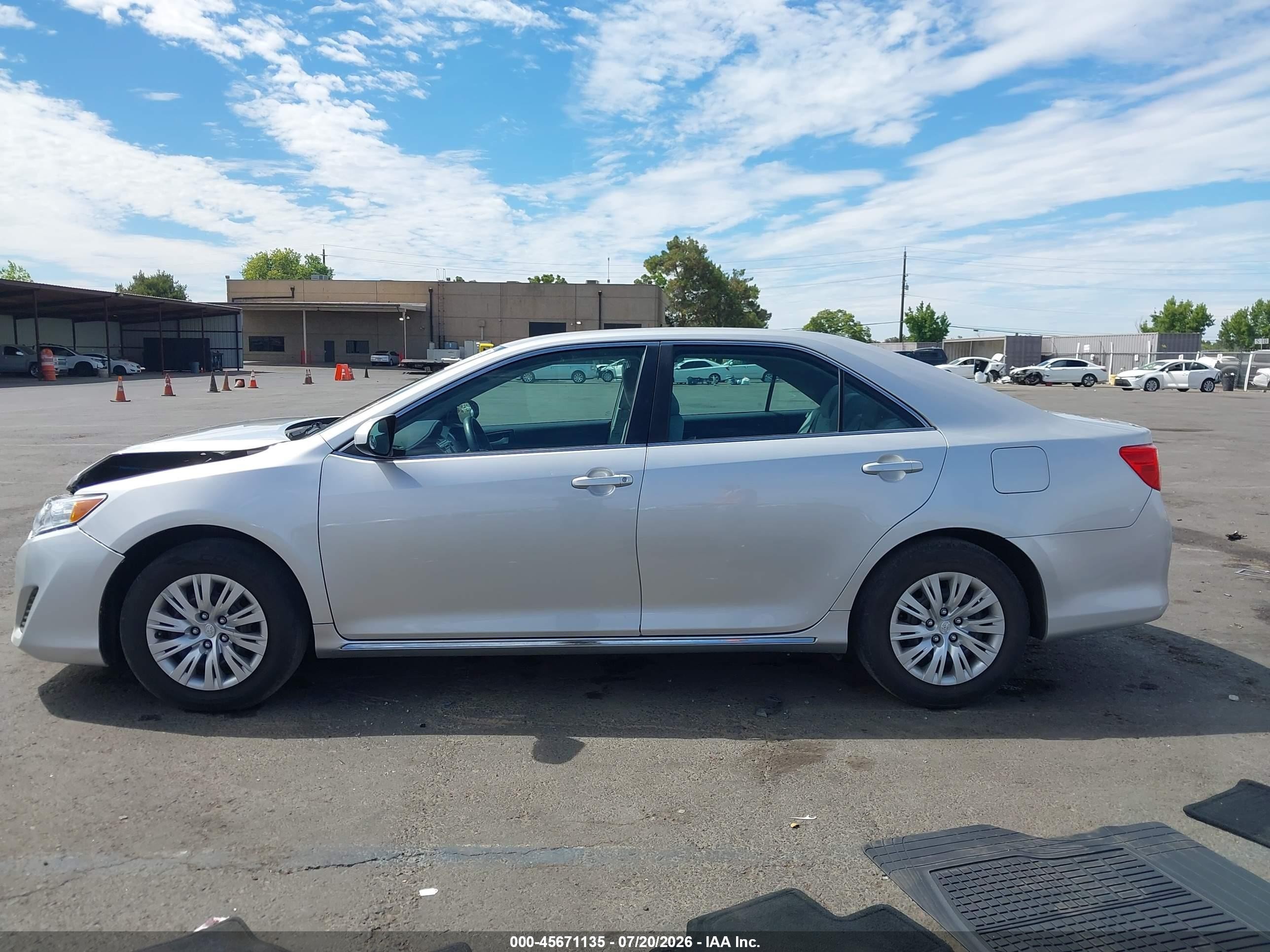 2014 Toyota Camry Le Silver vin: 4T4BF1FK3ER397520
