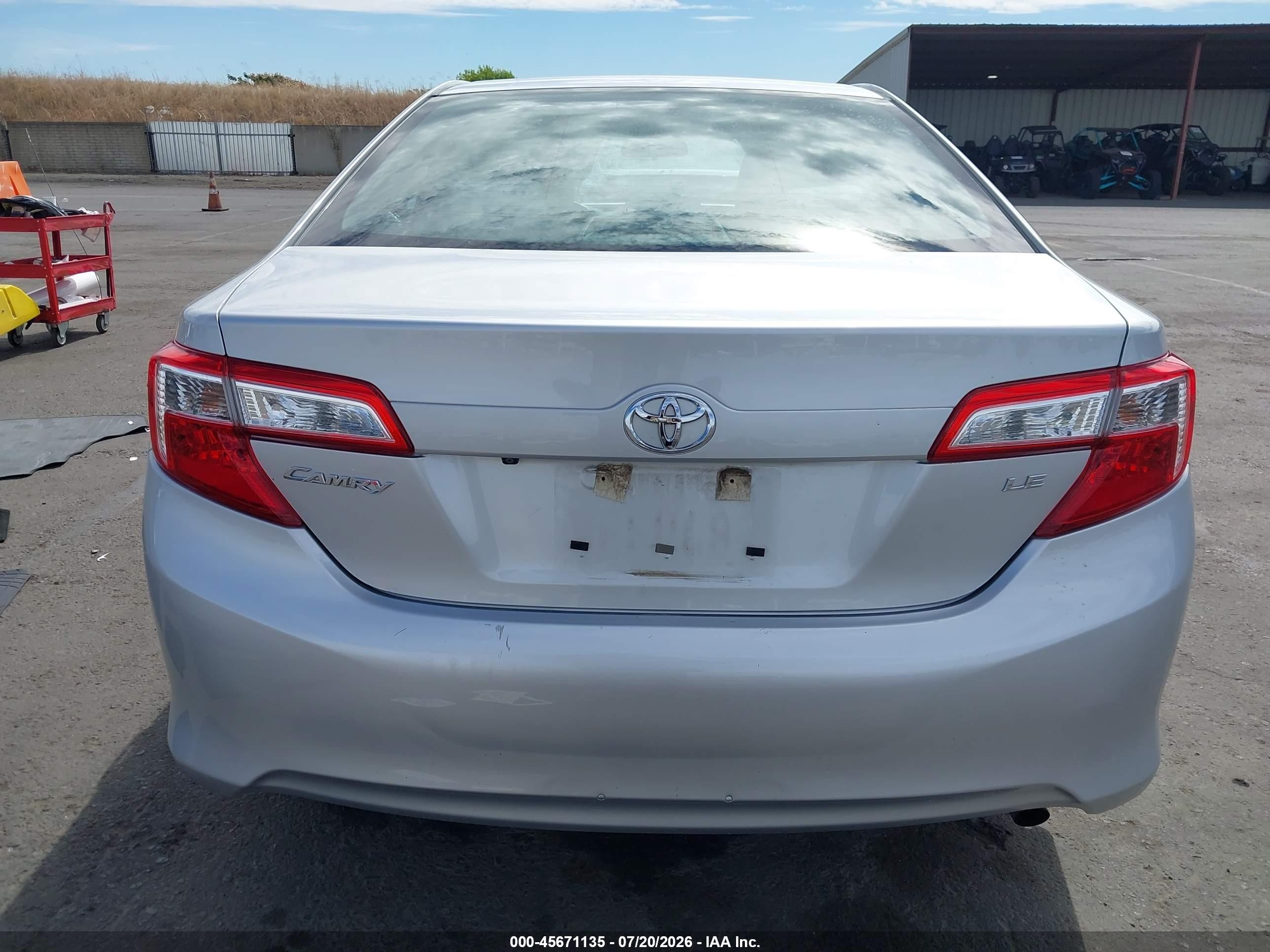 2014 Toyota Camry Le Silver vin: 4T4BF1FK3ER397520