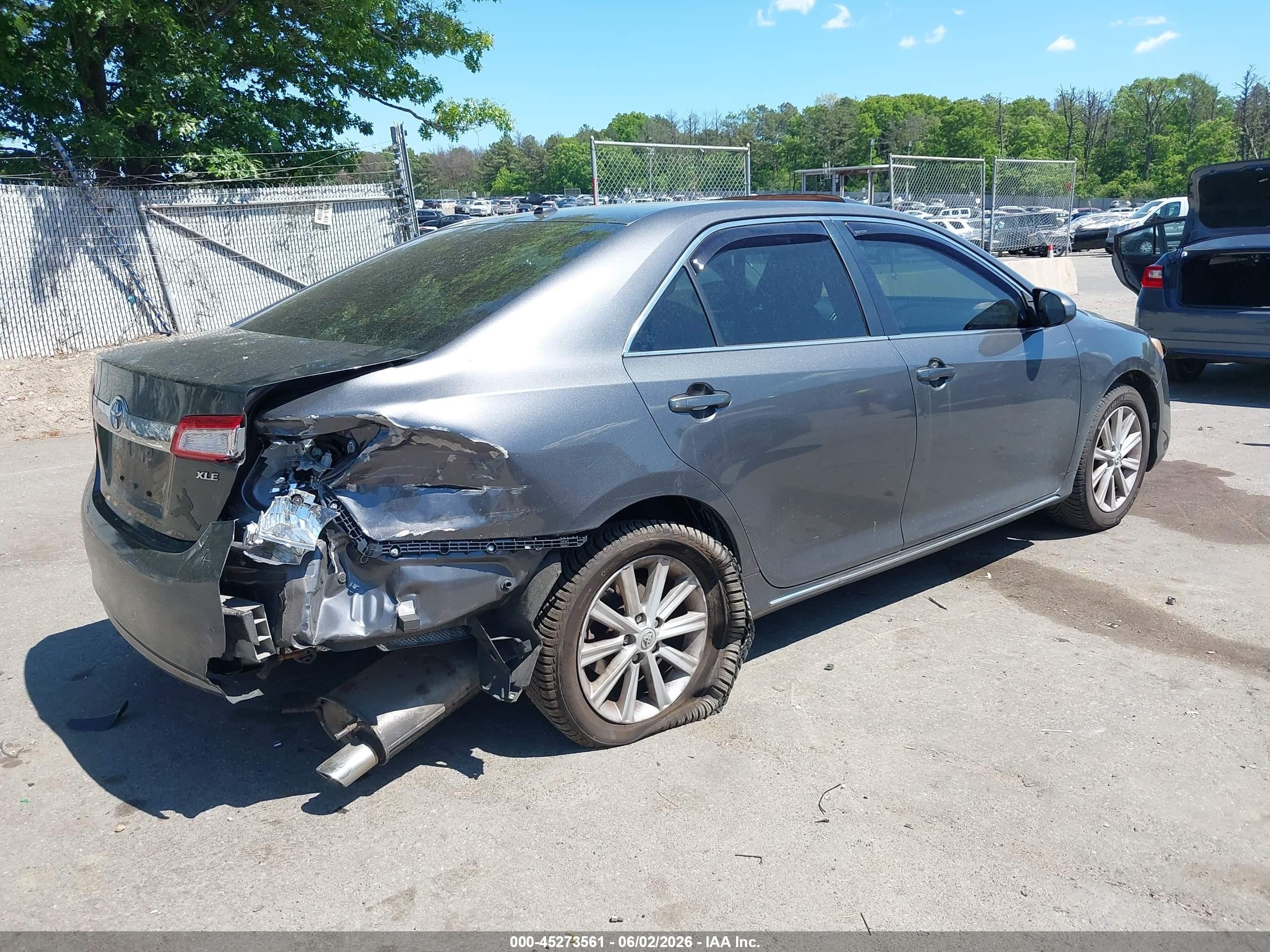 2014 Toyota Camry Xle Gray vin: 4T4BF1FK3ER400254