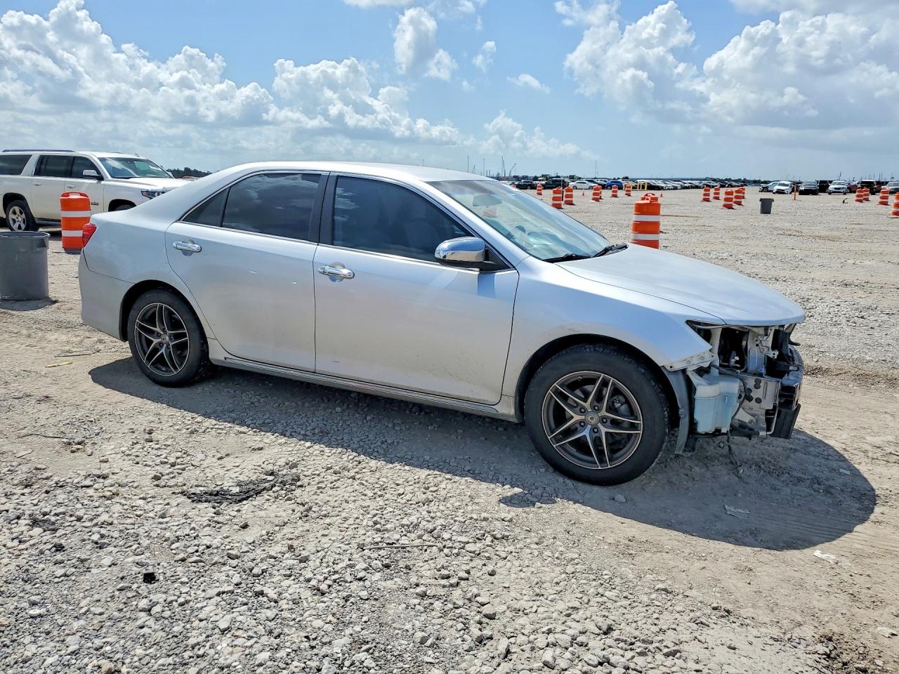 2014 Toyota Camry Le Silver vin: 4T4BF1FK3ER404918