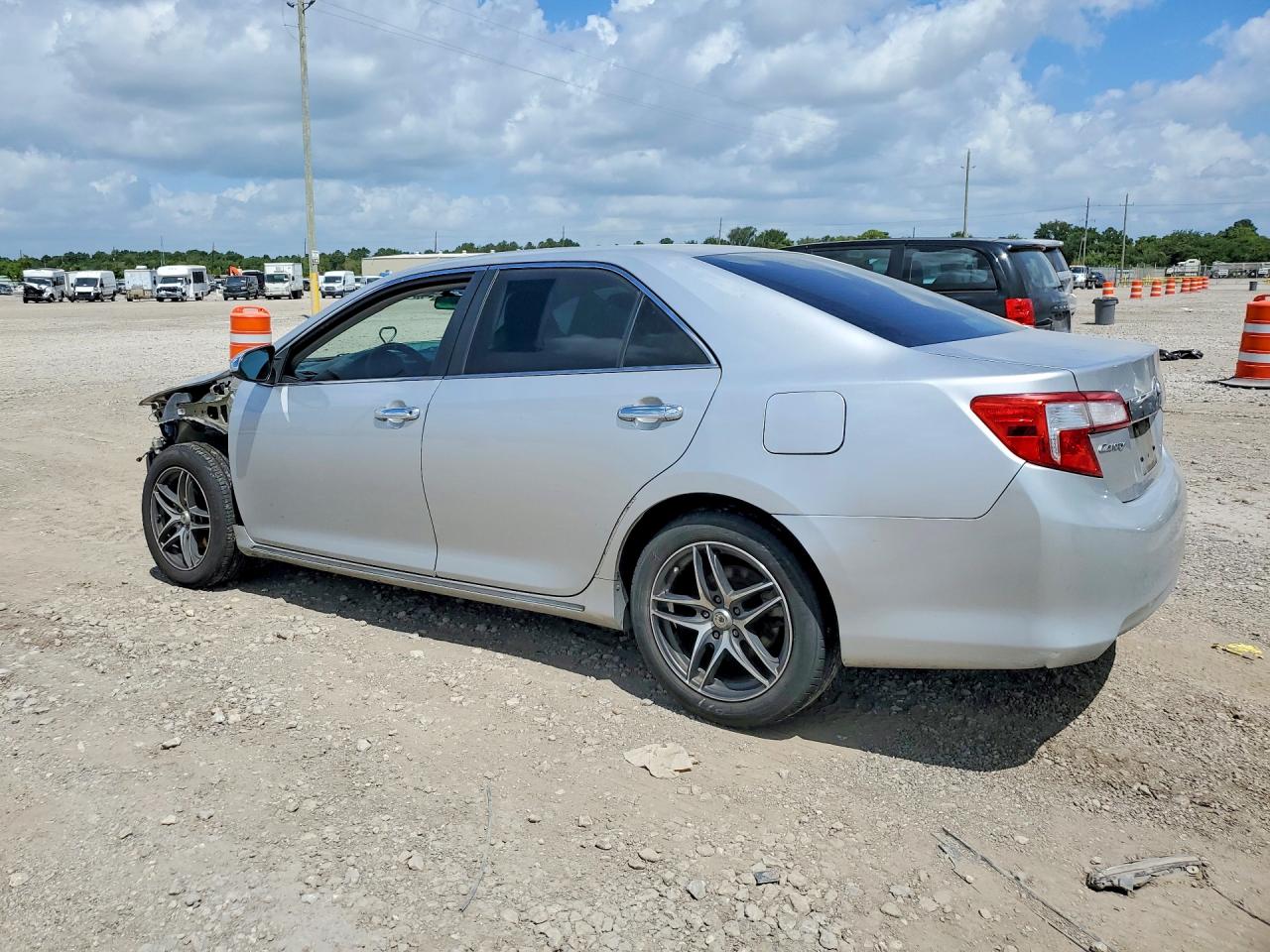 2014 Toyota Camry Le Silver vin: 4T4BF1FK3ER404918