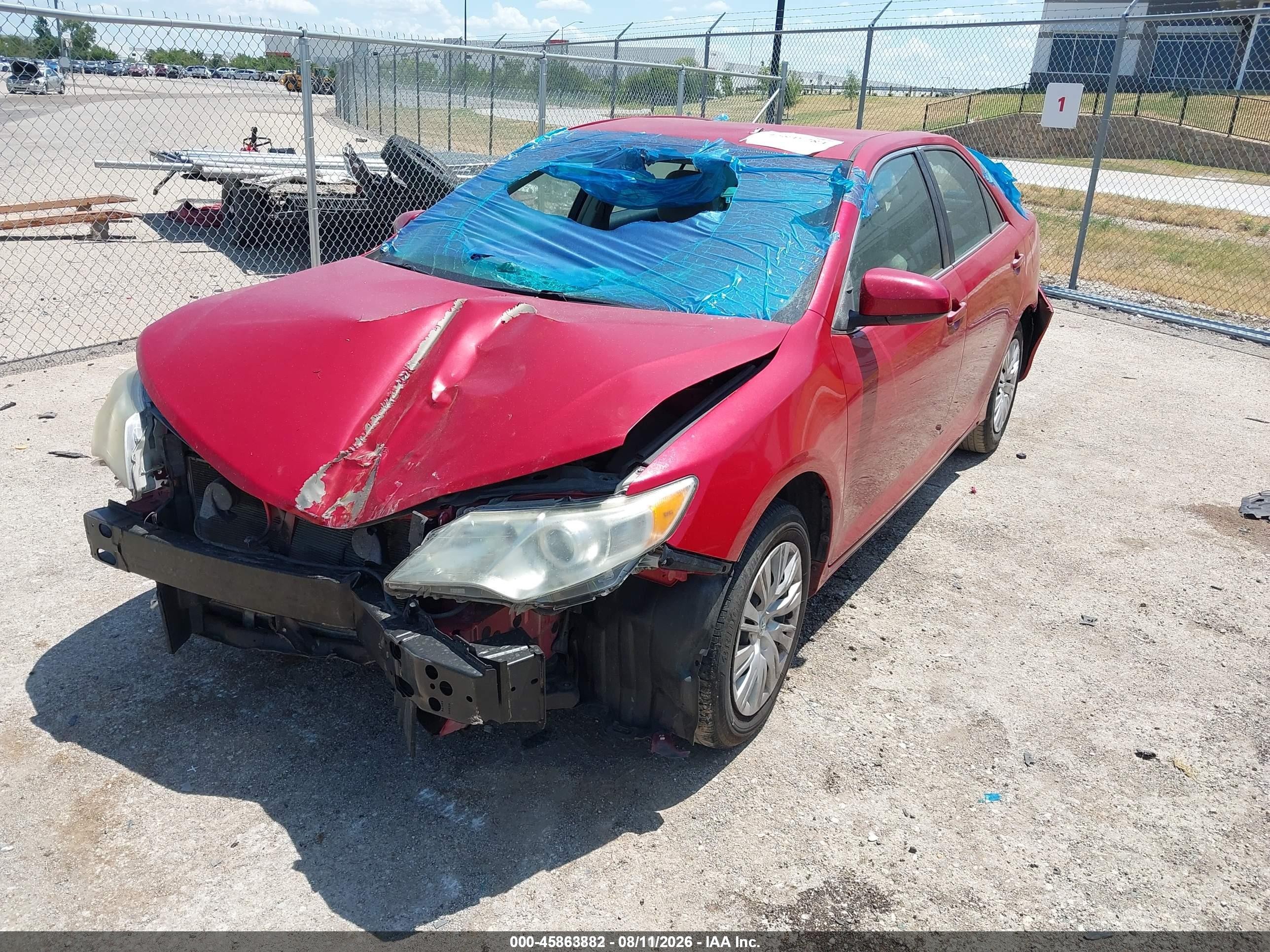 2014 Toyota Camry Le Red vin: 4T4BF1FK3ER407091