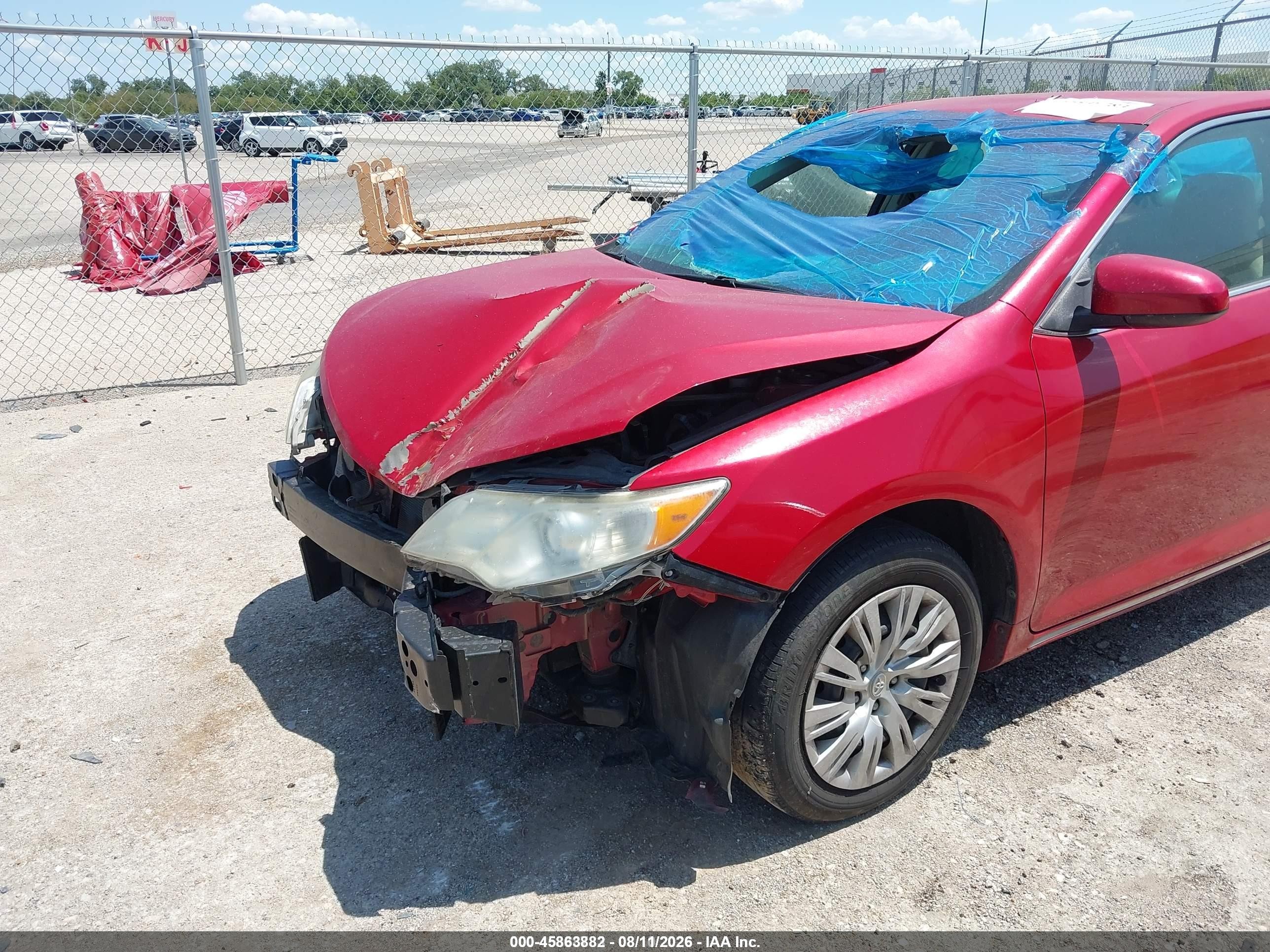 2014 Toyota Camry Le Red vin: 4T4BF1FK3ER407091