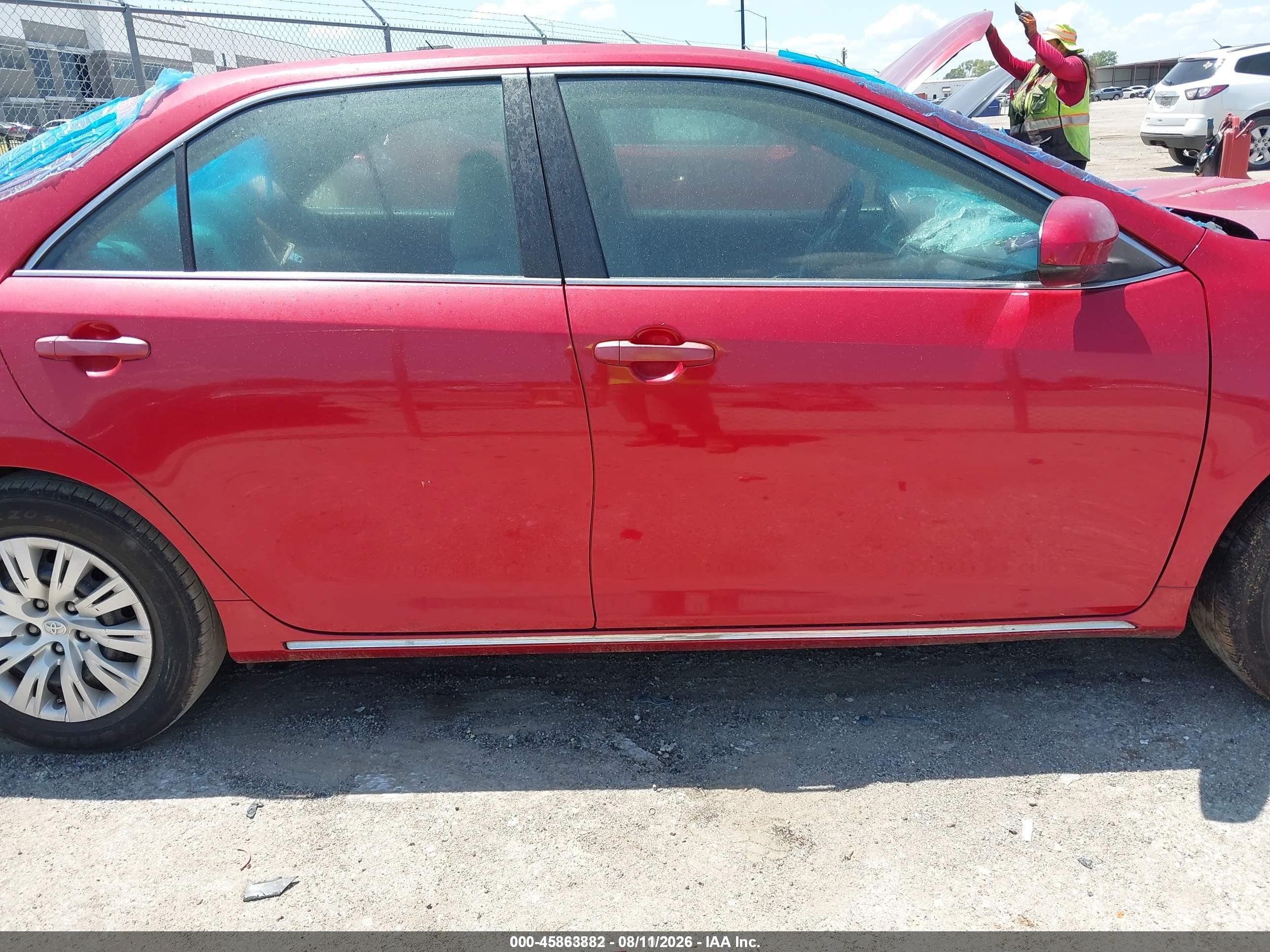 2014 Toyota Camry Le Red vin: 4T4BF1FK3ER407091