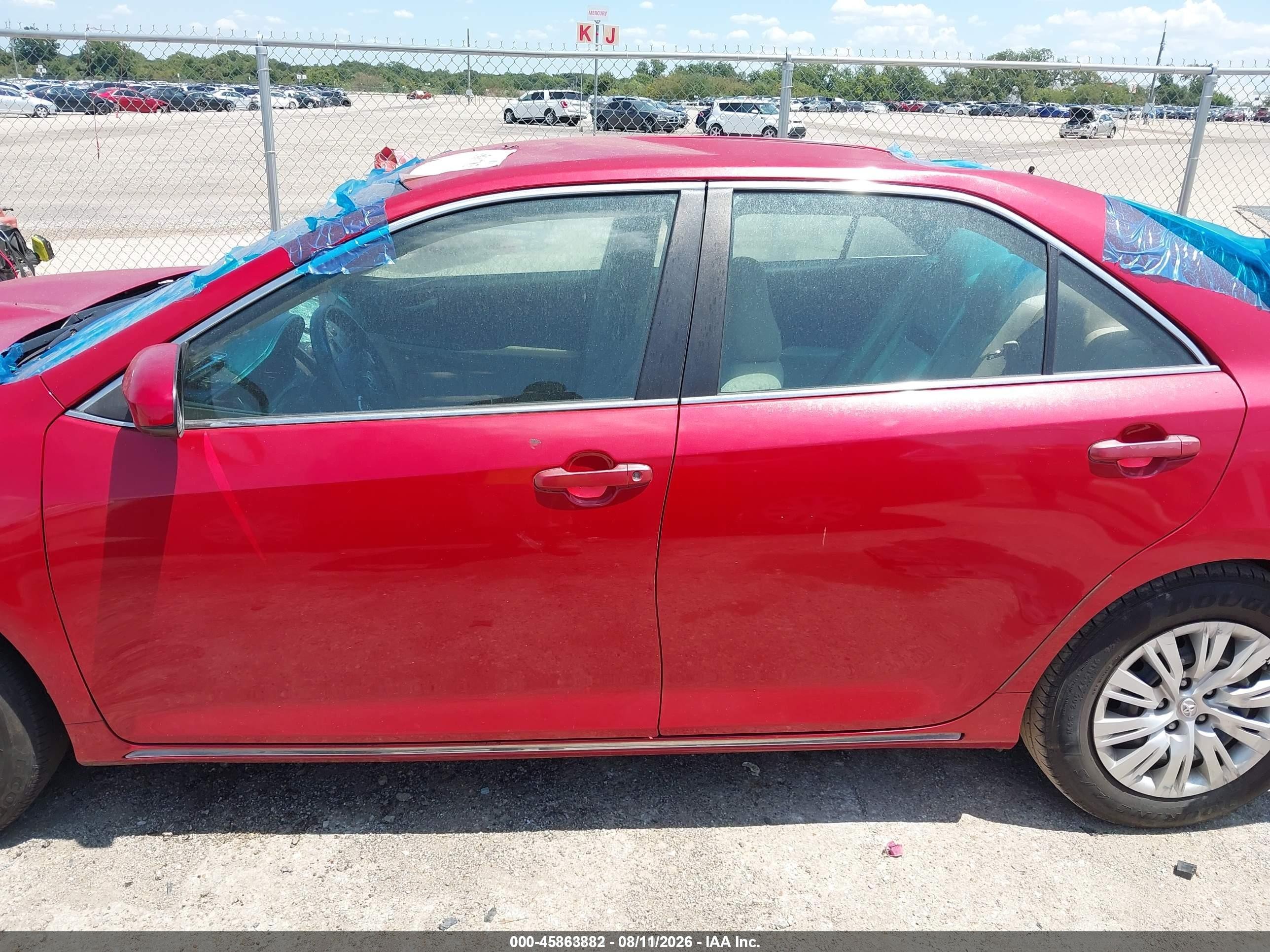 2014 Toyota Camry Le Red vin: 4T4BF1FK3ER407091
