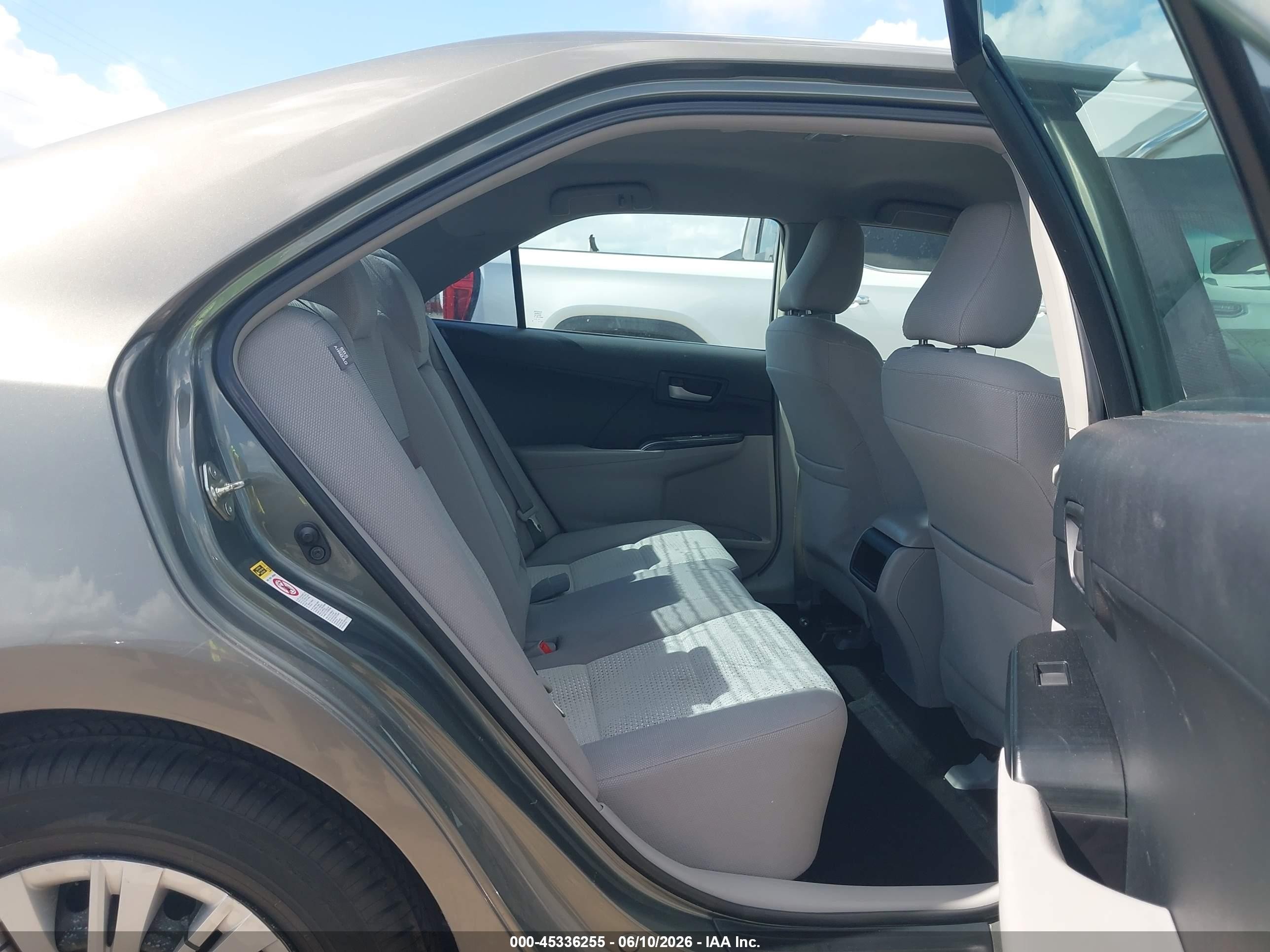 2014 Toyota Camry Le Gray vin: 4T4BF1FK3ER407592