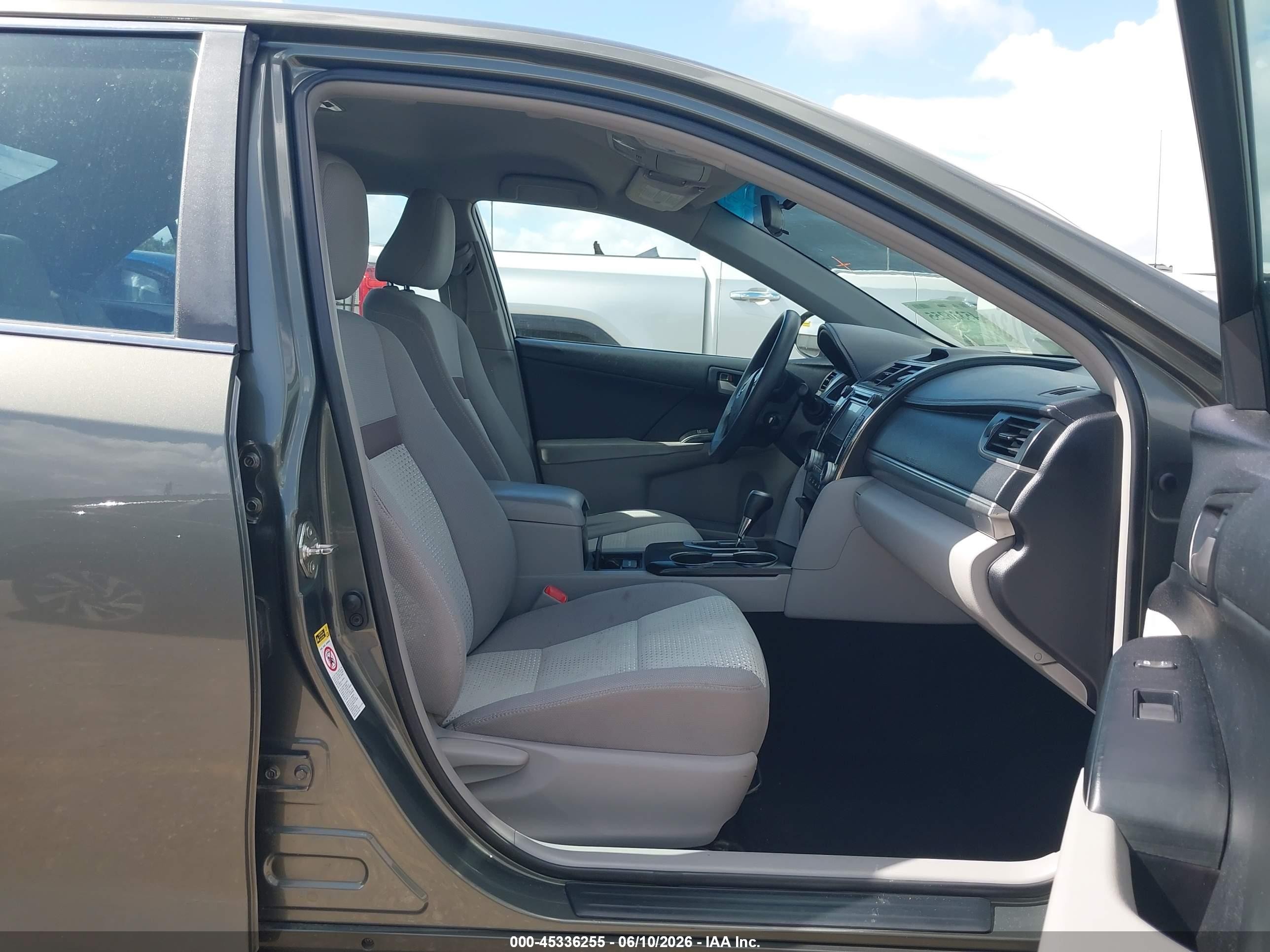 2014 Toyota Camry Le Gray vin: 4T4BF1FK3ER407592