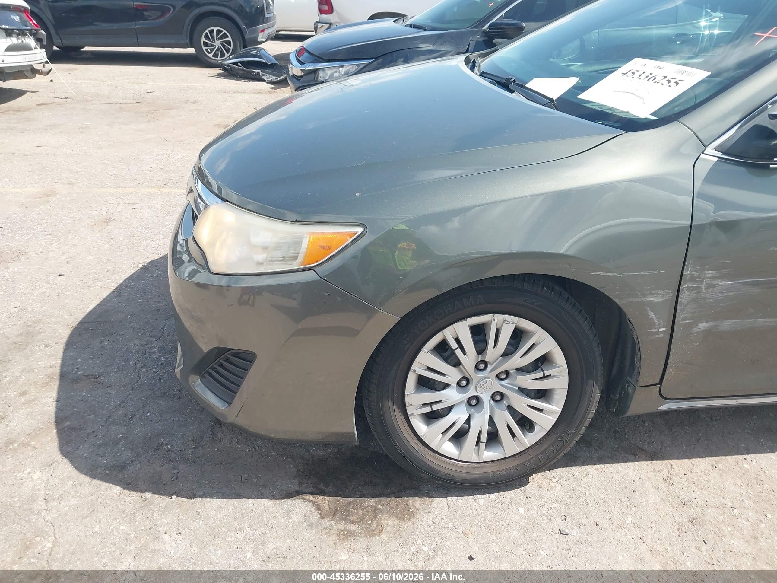 2014 Toyota Camry Le Gray vin: 4T4BF1FK3ER407592