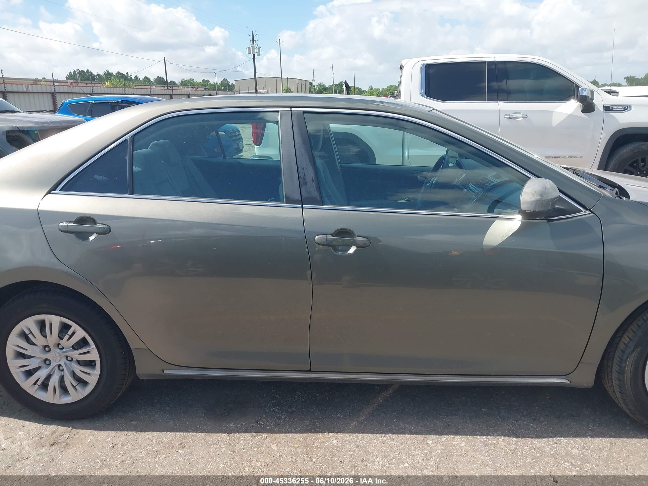 2014 Toyota Camry Le Gray vin: 4T4BF1FK3ER407592