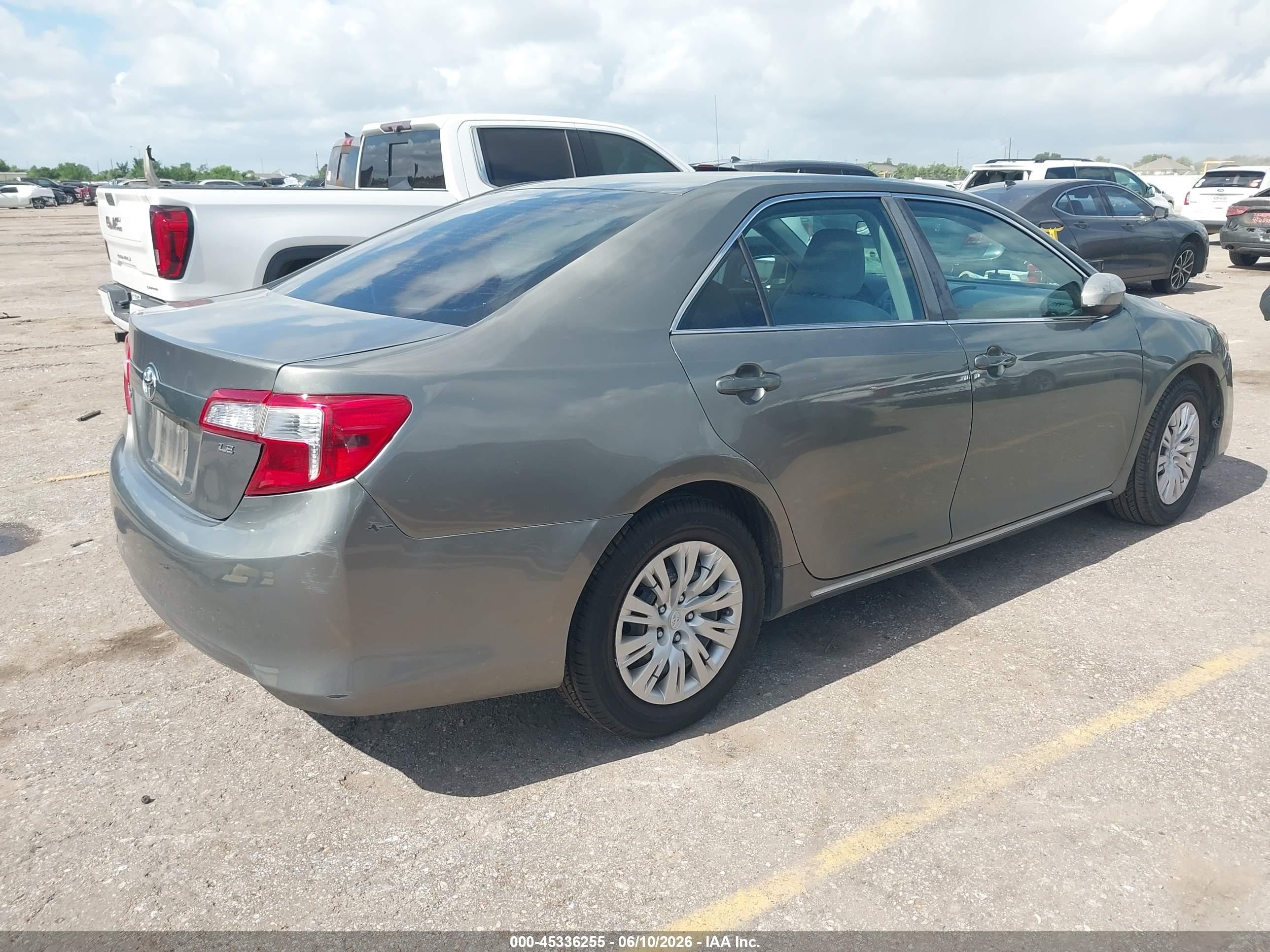 2014 Toyota Camry Le Gray vin: 4T4BF1FK3ER407592