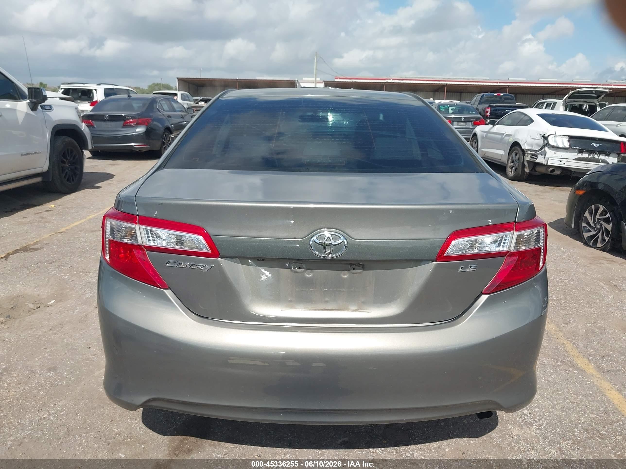 2014 Toyota Camry Le Gray vin: 4T4BF1FK3ER407592