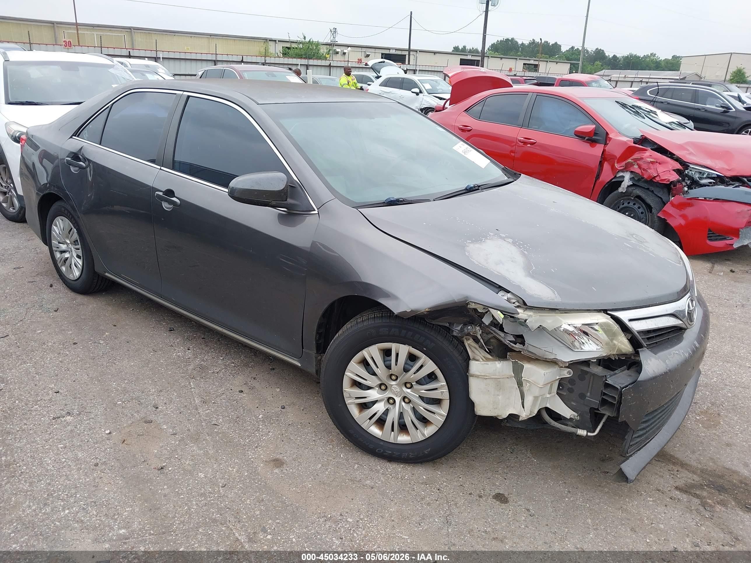 2014 Toyota Camry Le Gray vin: 4T4BF1FK3ER407642