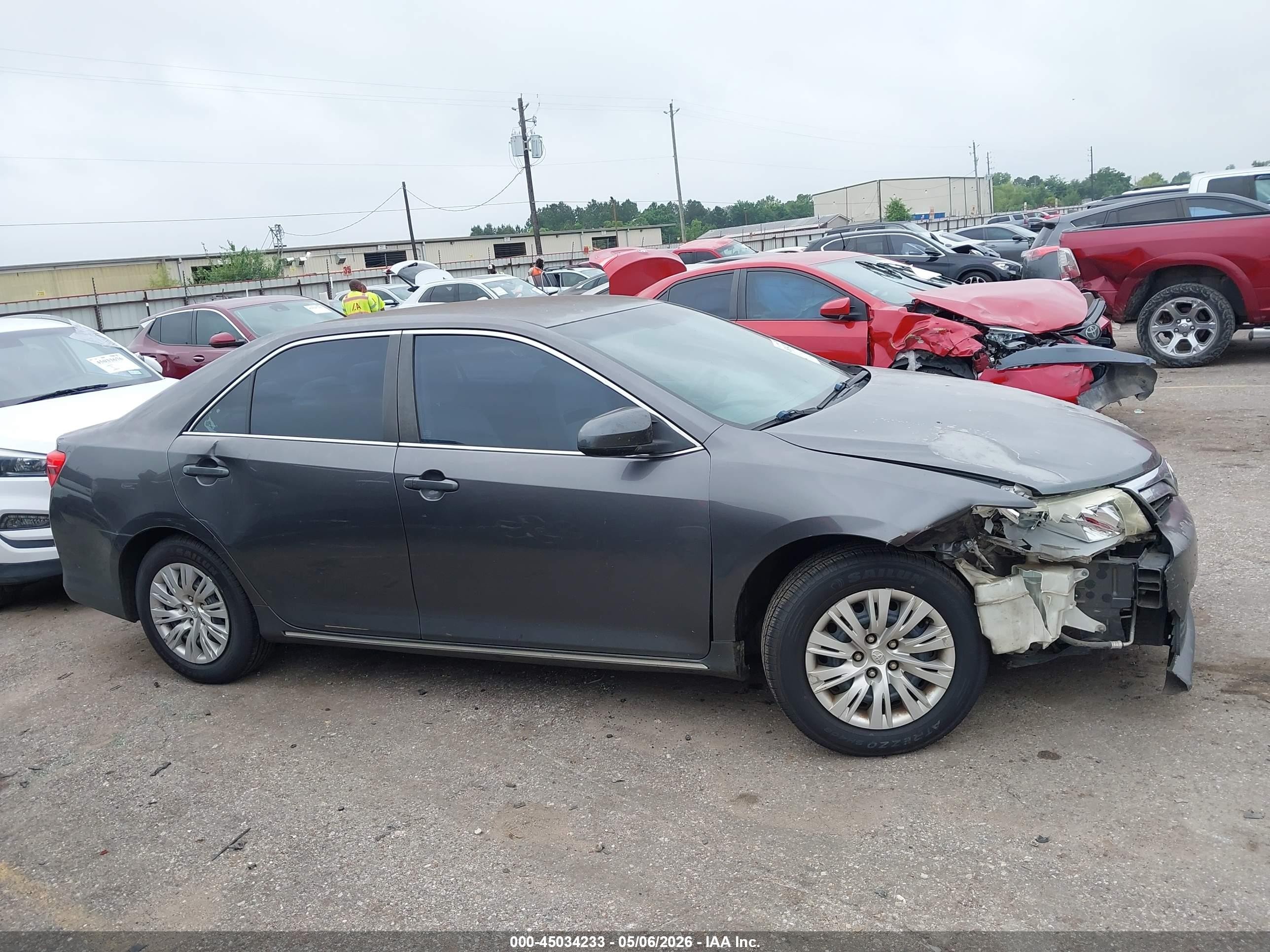 2014 Toyota Camry Le Gray vin: 4T4BF1FK3ER407642