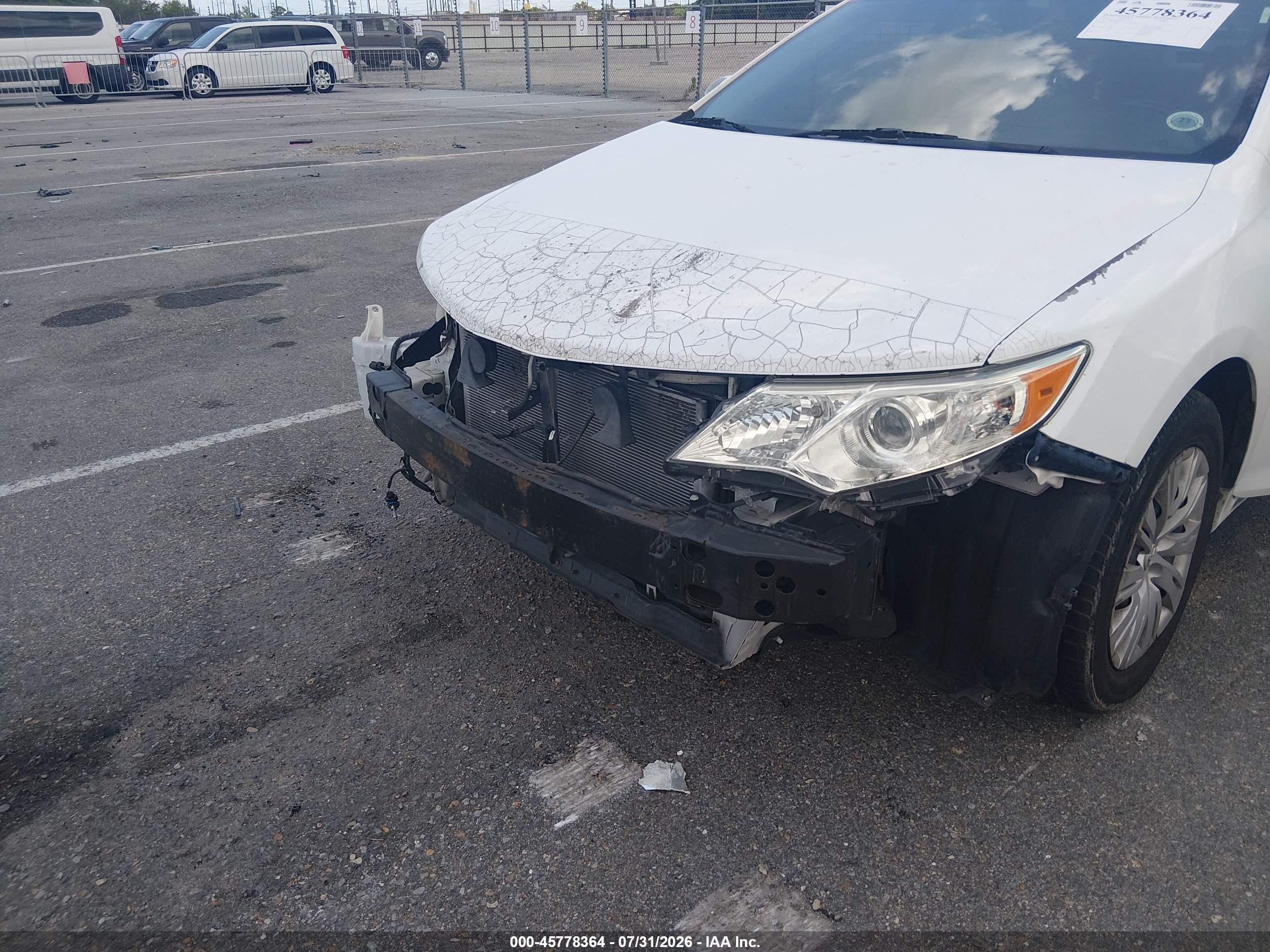 2014 Toyota Camry Le Белый vin: 4T4BF1FK3ER410377