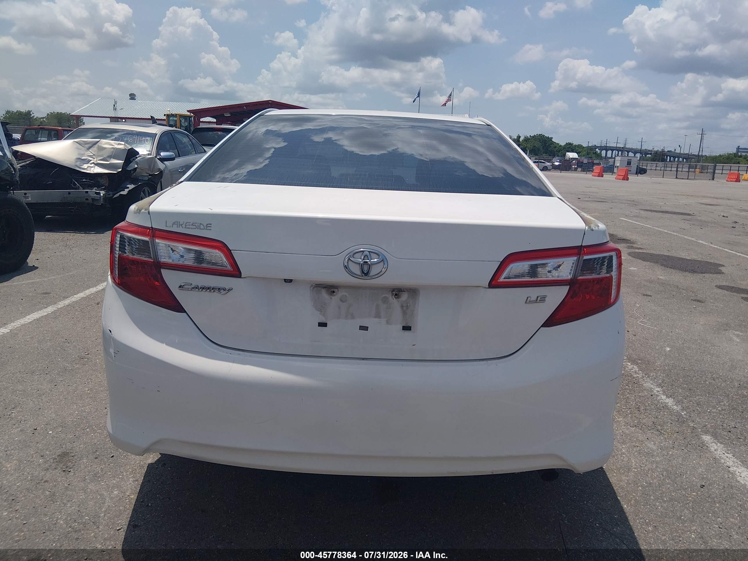 2014 Toyota Camry Le Белый vin: 4T4BF1FK3ER410377